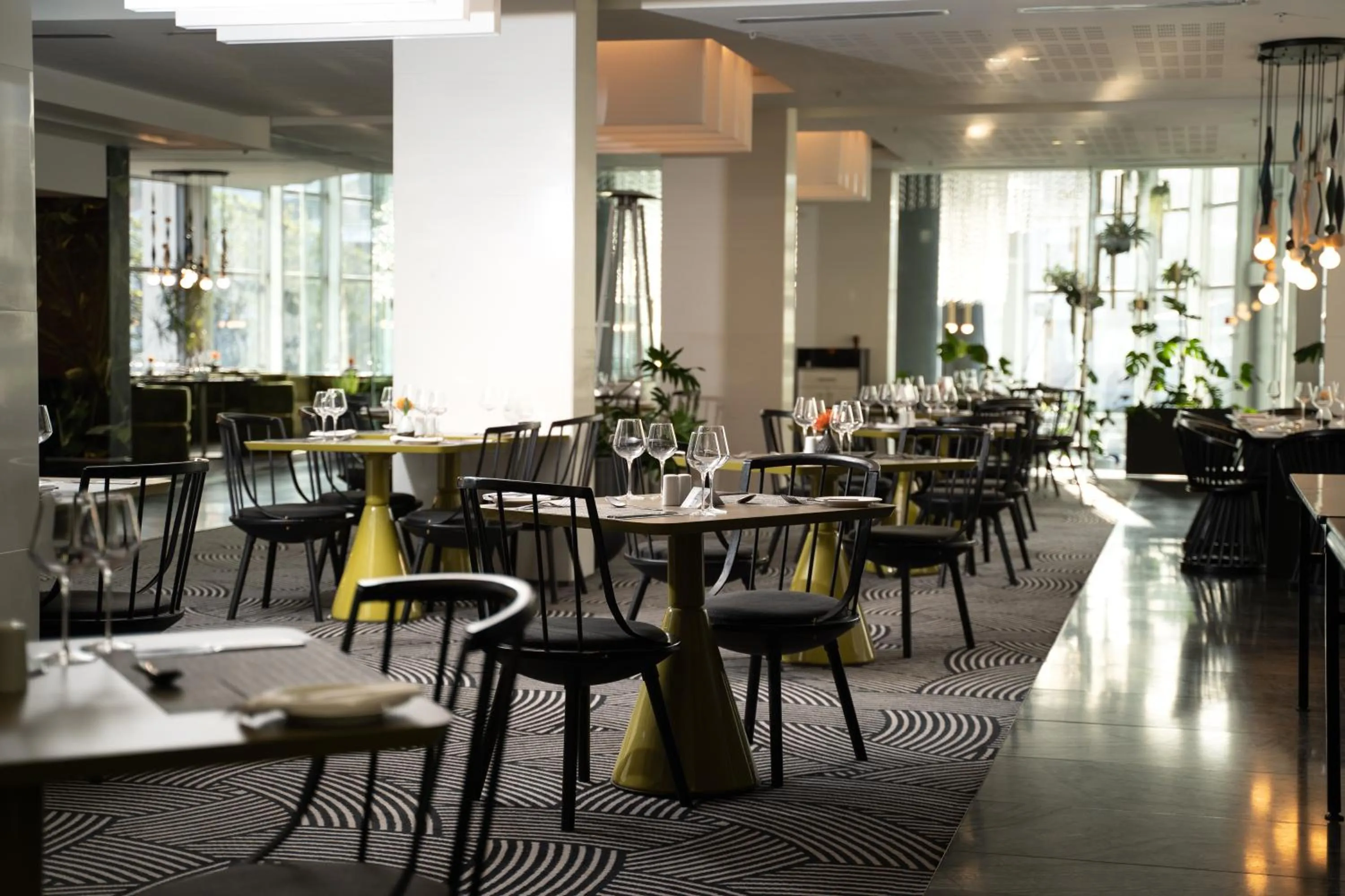 Restaurant/places to eat in The Capital 15 on Orange Hotel & Spa