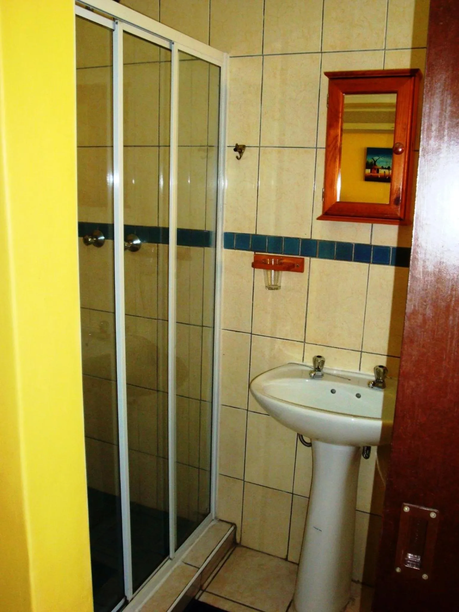 Bathroom in Flintstones Guest House Durban