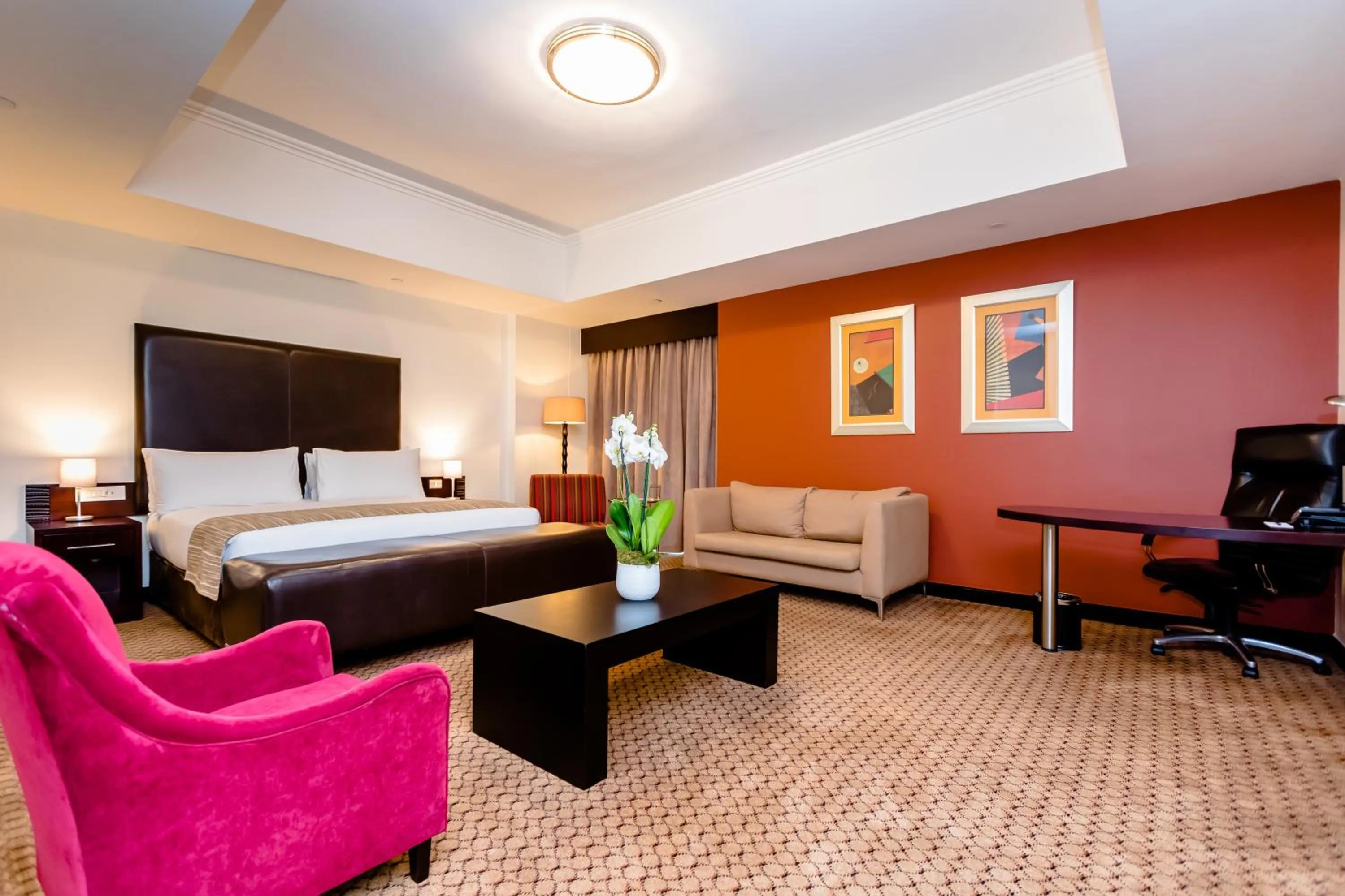 Bed, Seating Area in Holiday Inn Sandton, an IHG Hotel