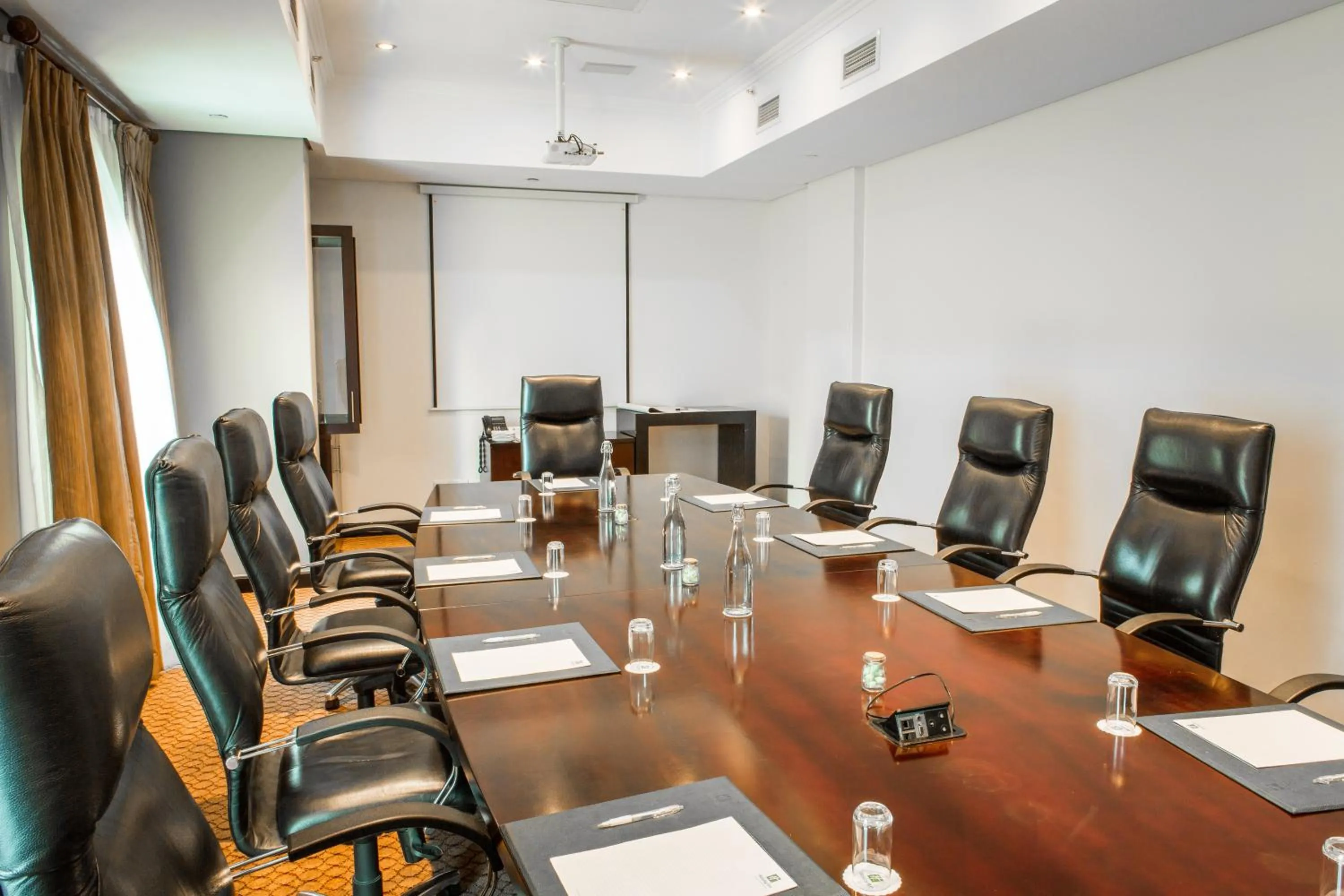 Meeting/conference room in Holiday Inn Sandton, an IHG Hotel