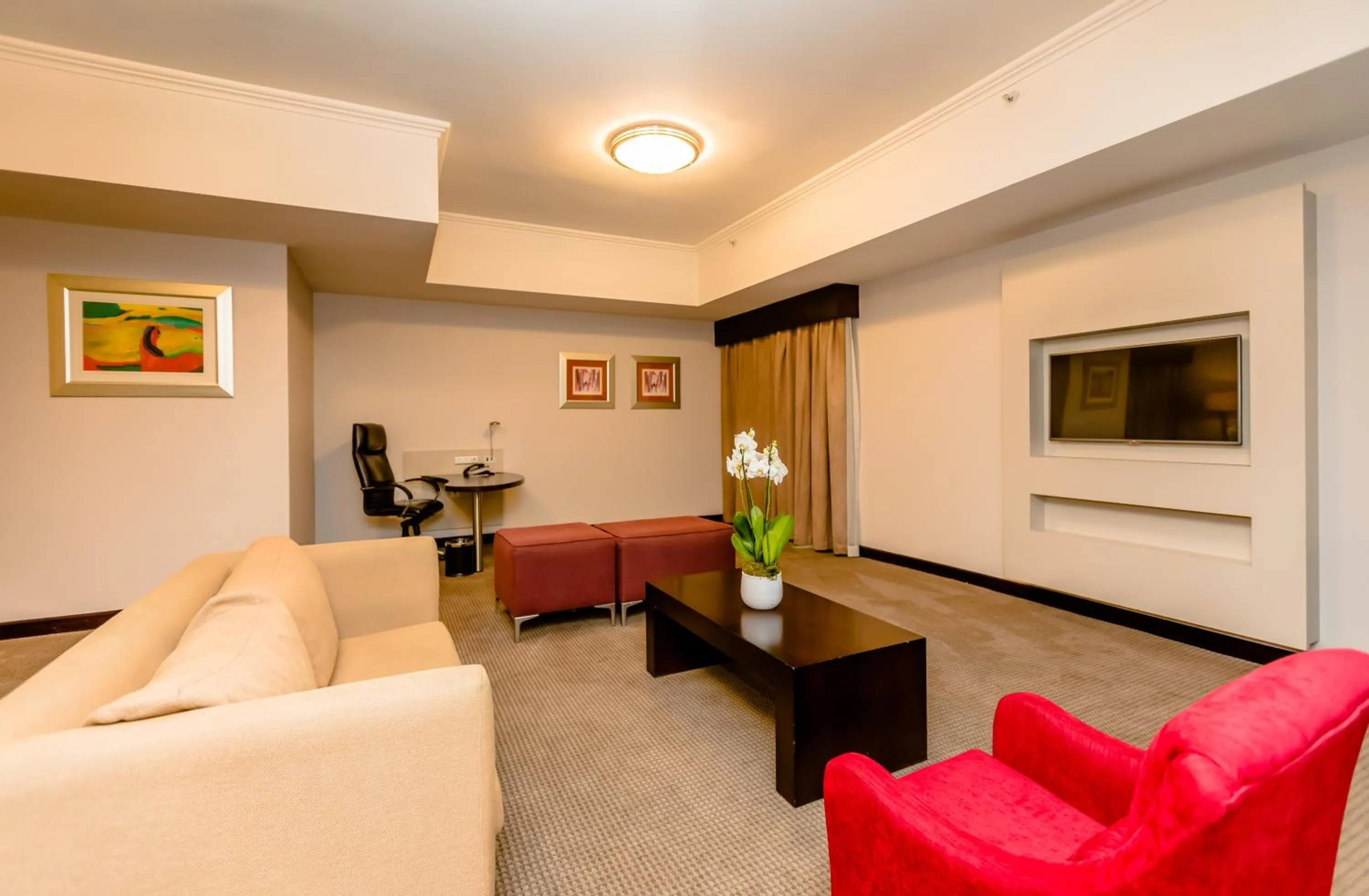 TV and multimedia, Seating Area in Holiday Inn Sandton, an IHG Hotel