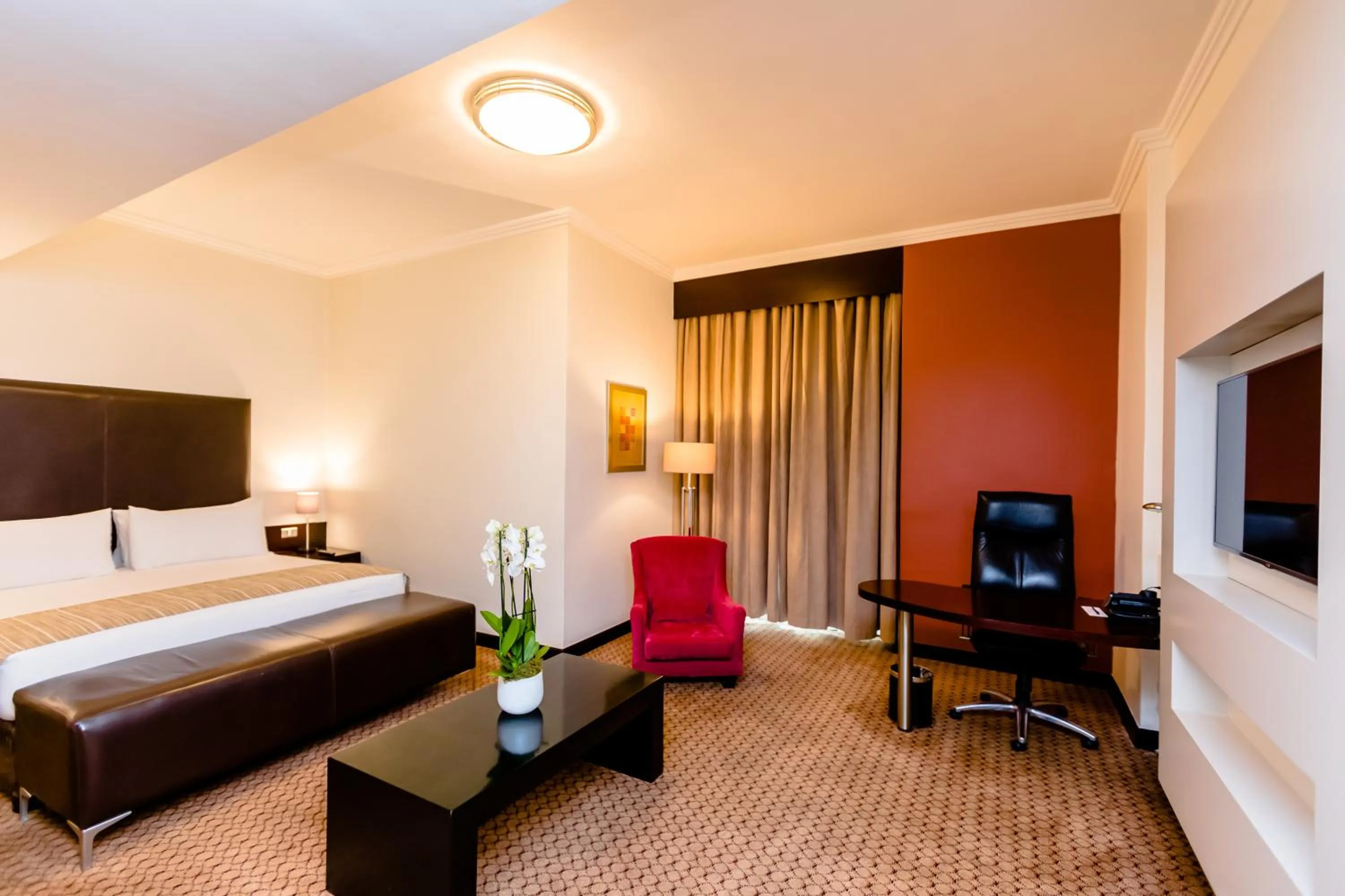 Bed in Holiday Inn Sandton, an IHG Hotel