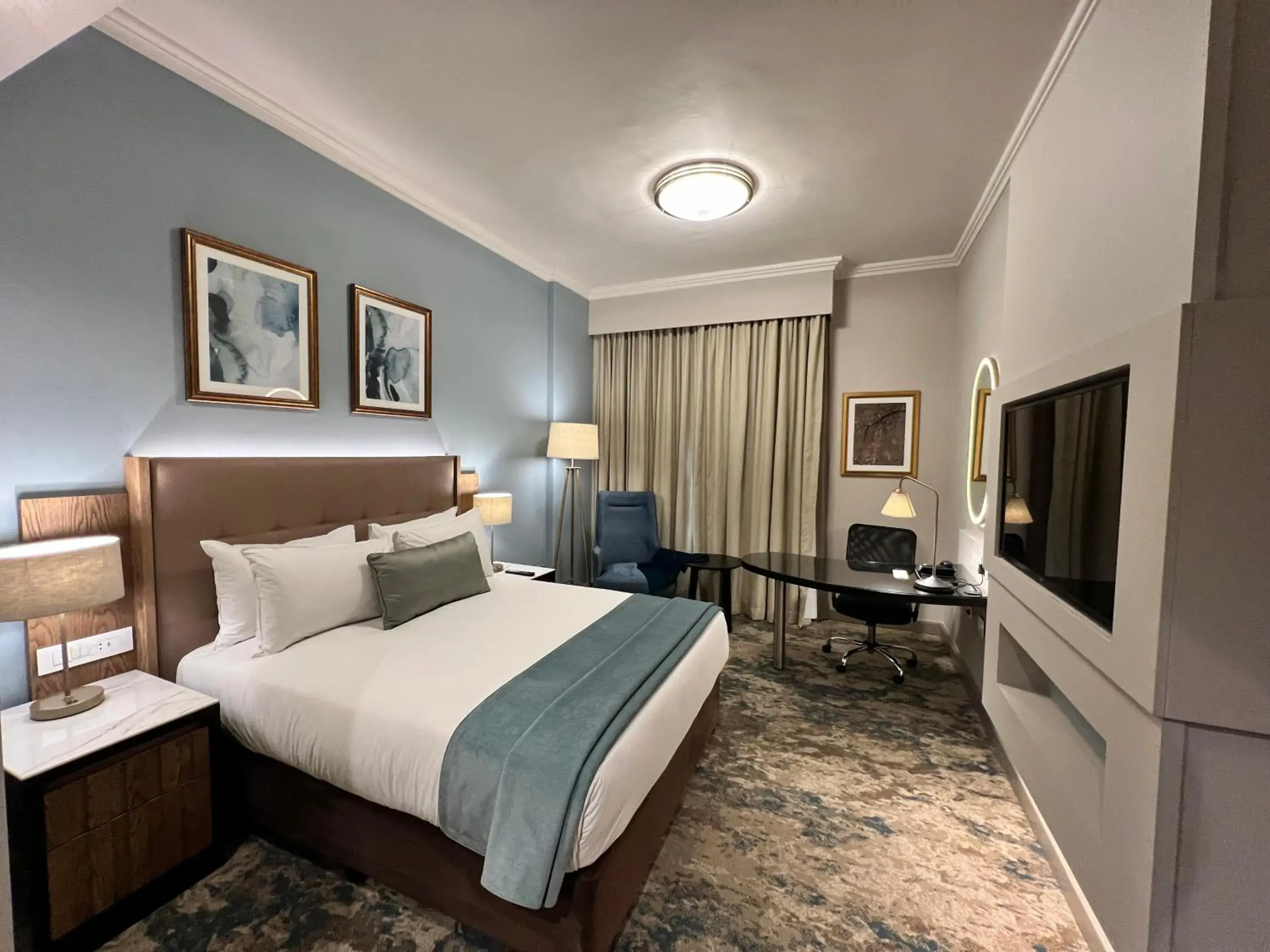 Superior King Room in Holiday Inn Sandton, an IHG Hotel Superior King Room in Holiday Inn Sandton, an IHG Hotel