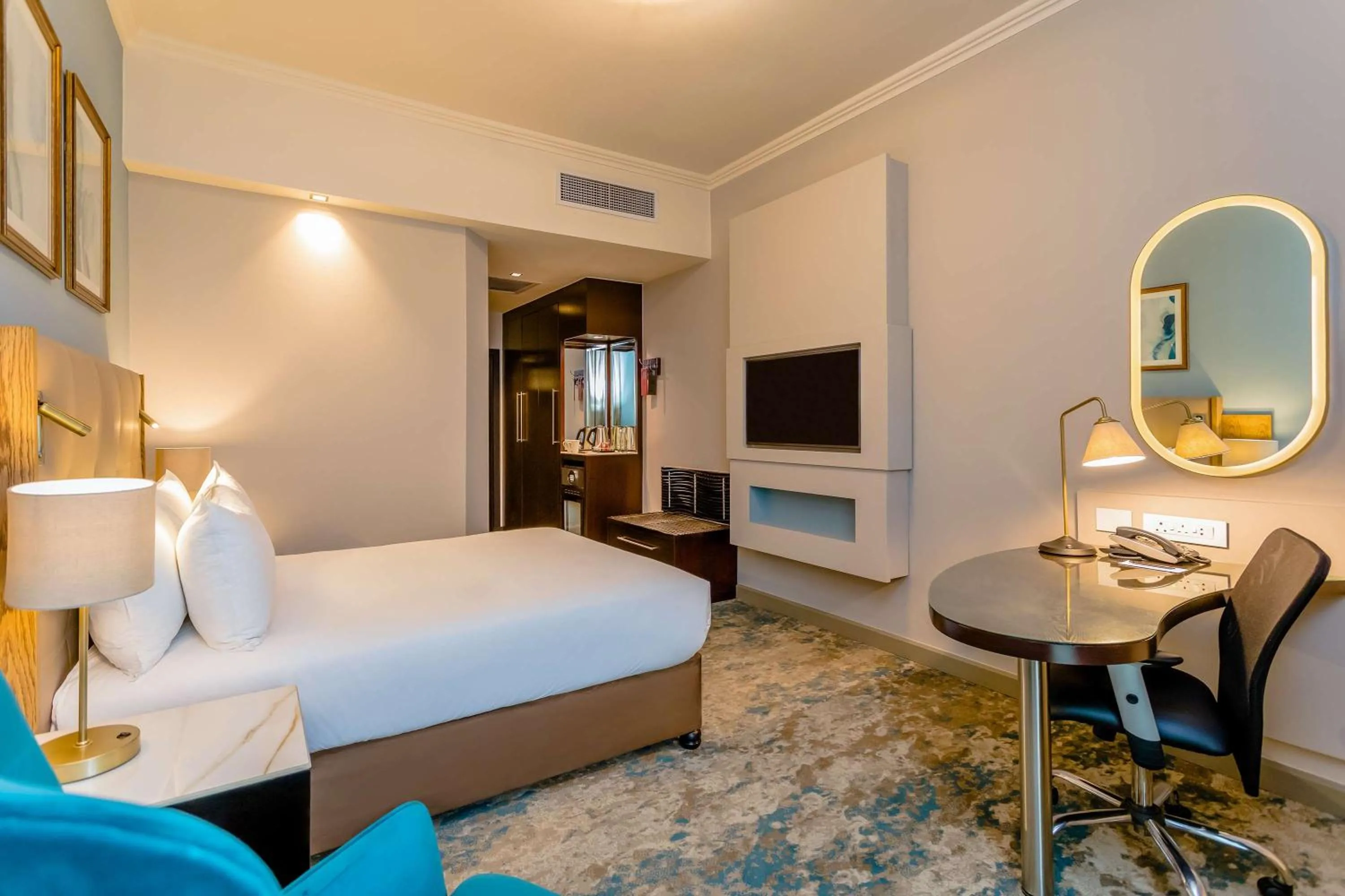 Bedroom, Bed in Southern Sun Sandton