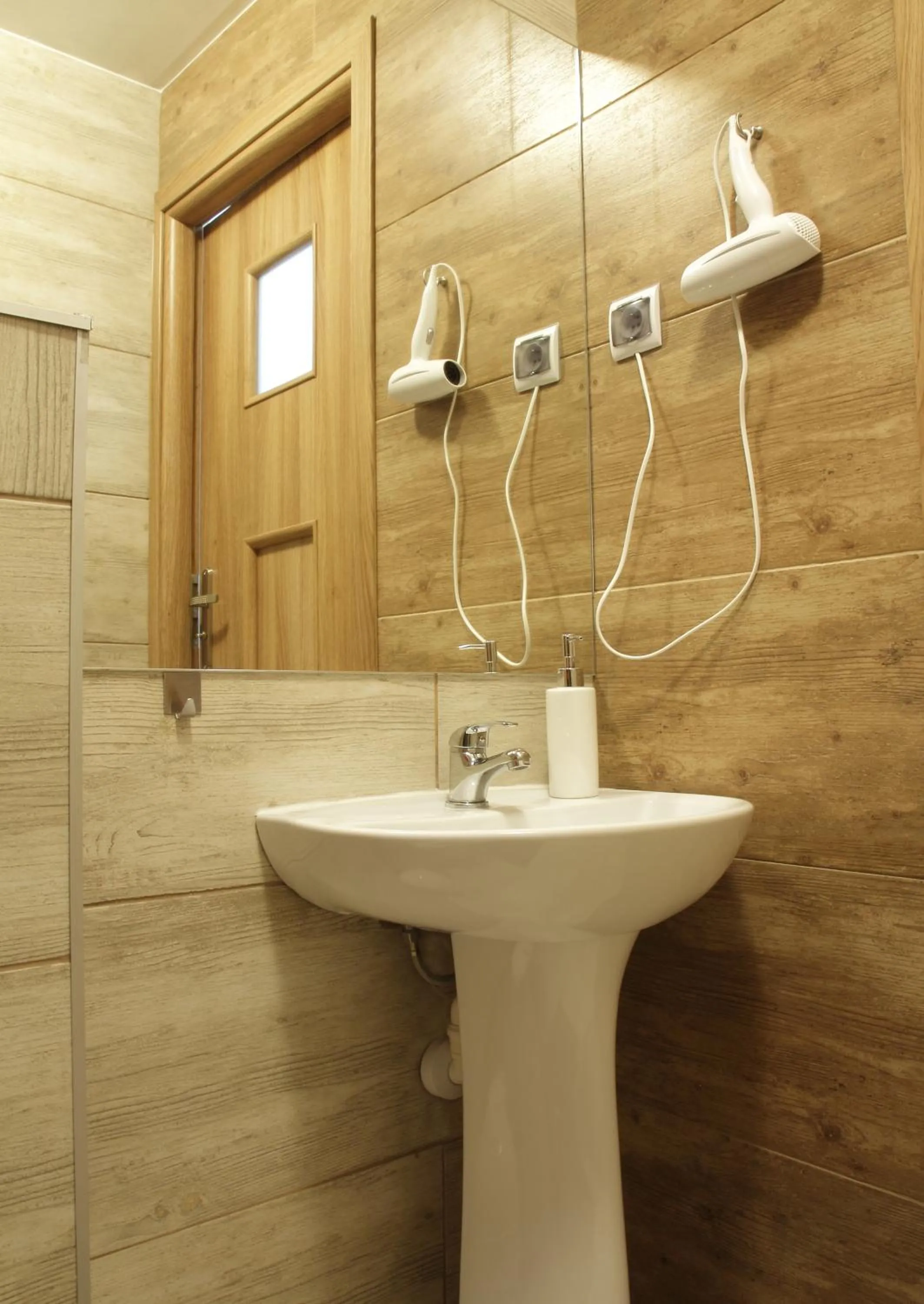 Shower in Rest- Pokoje z Łazienkami