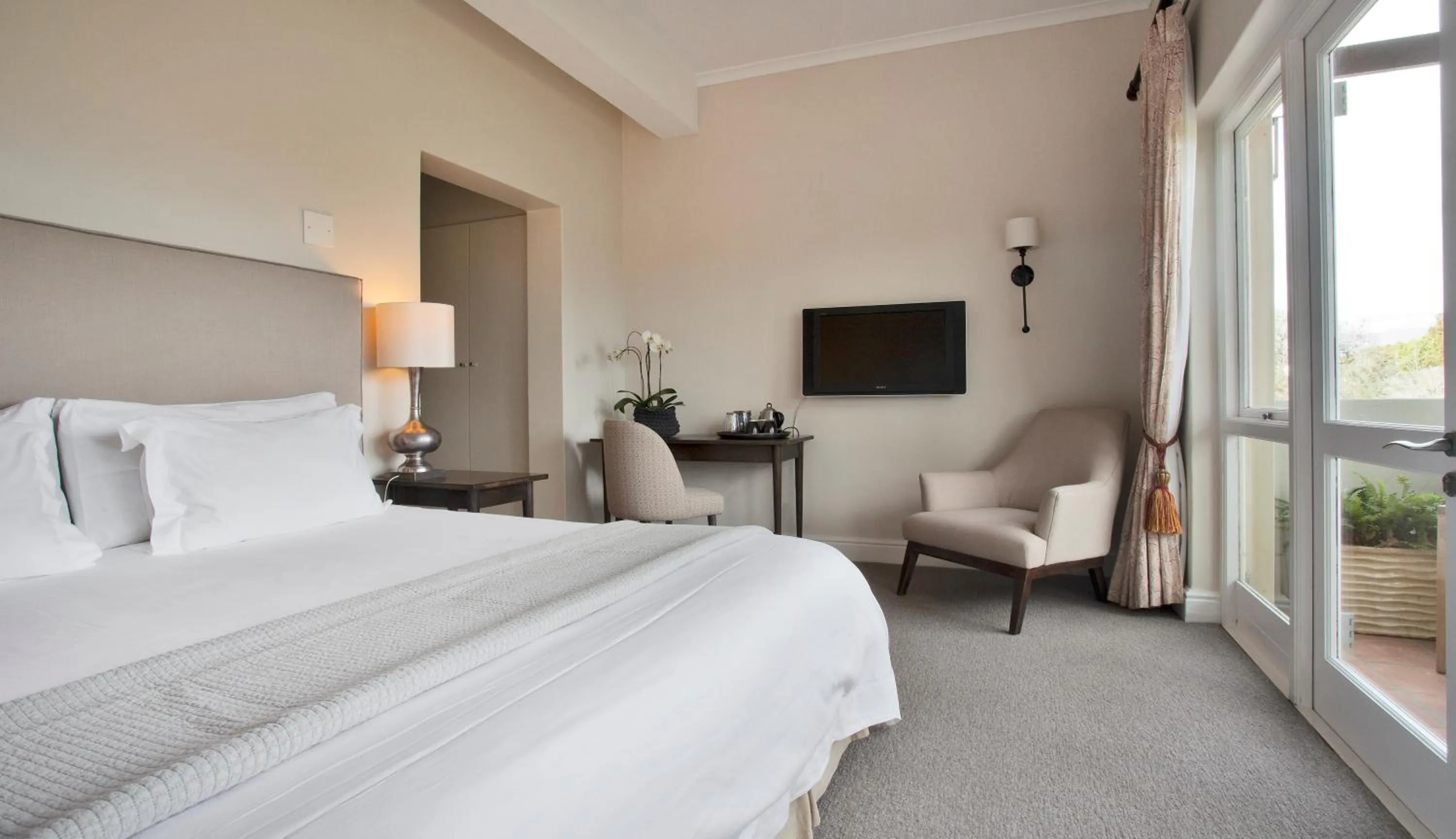 Bedroom, Bed in Sugarbird Manor