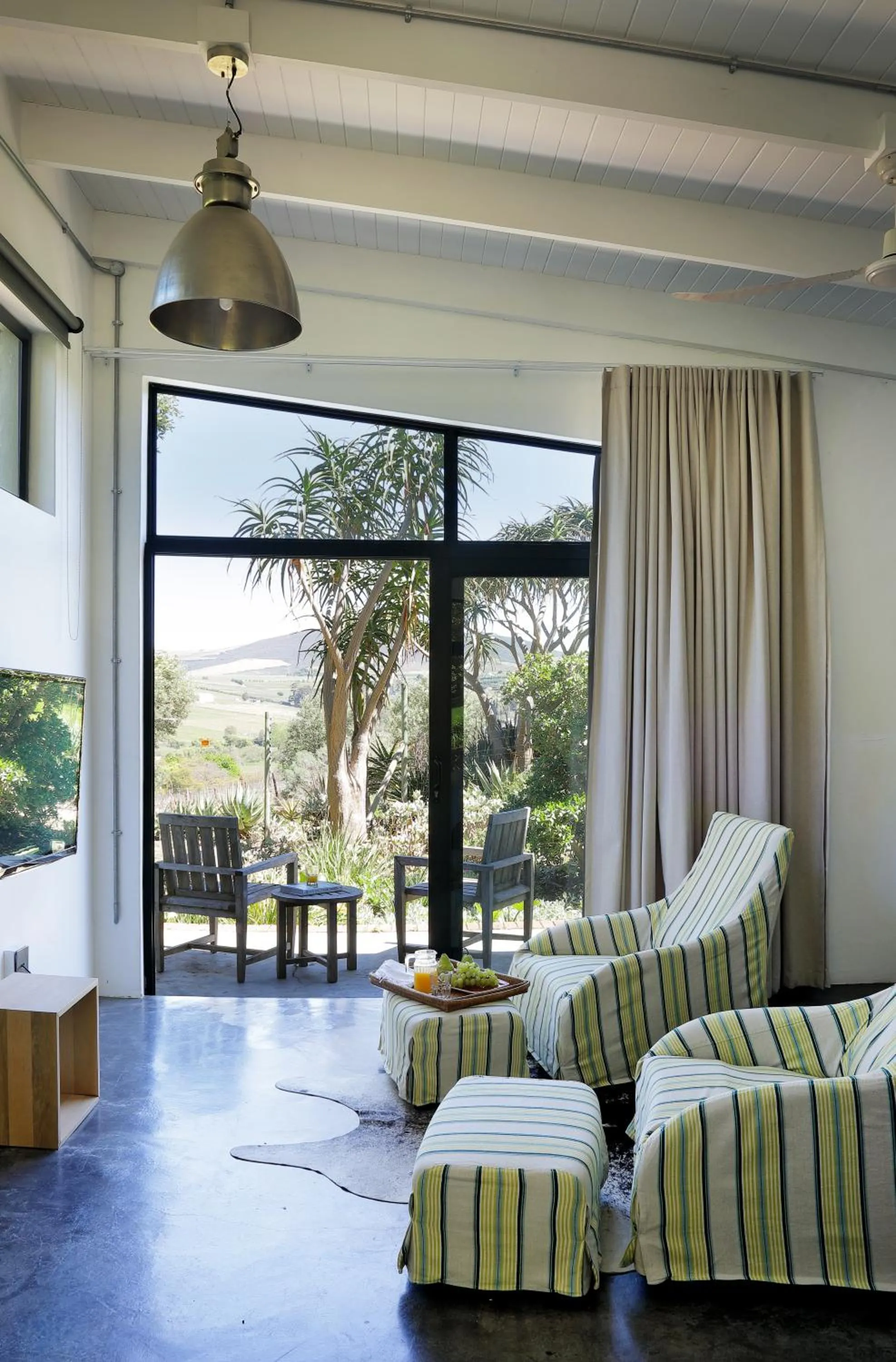 View (from property/room), Bed in Sugarbird Manor