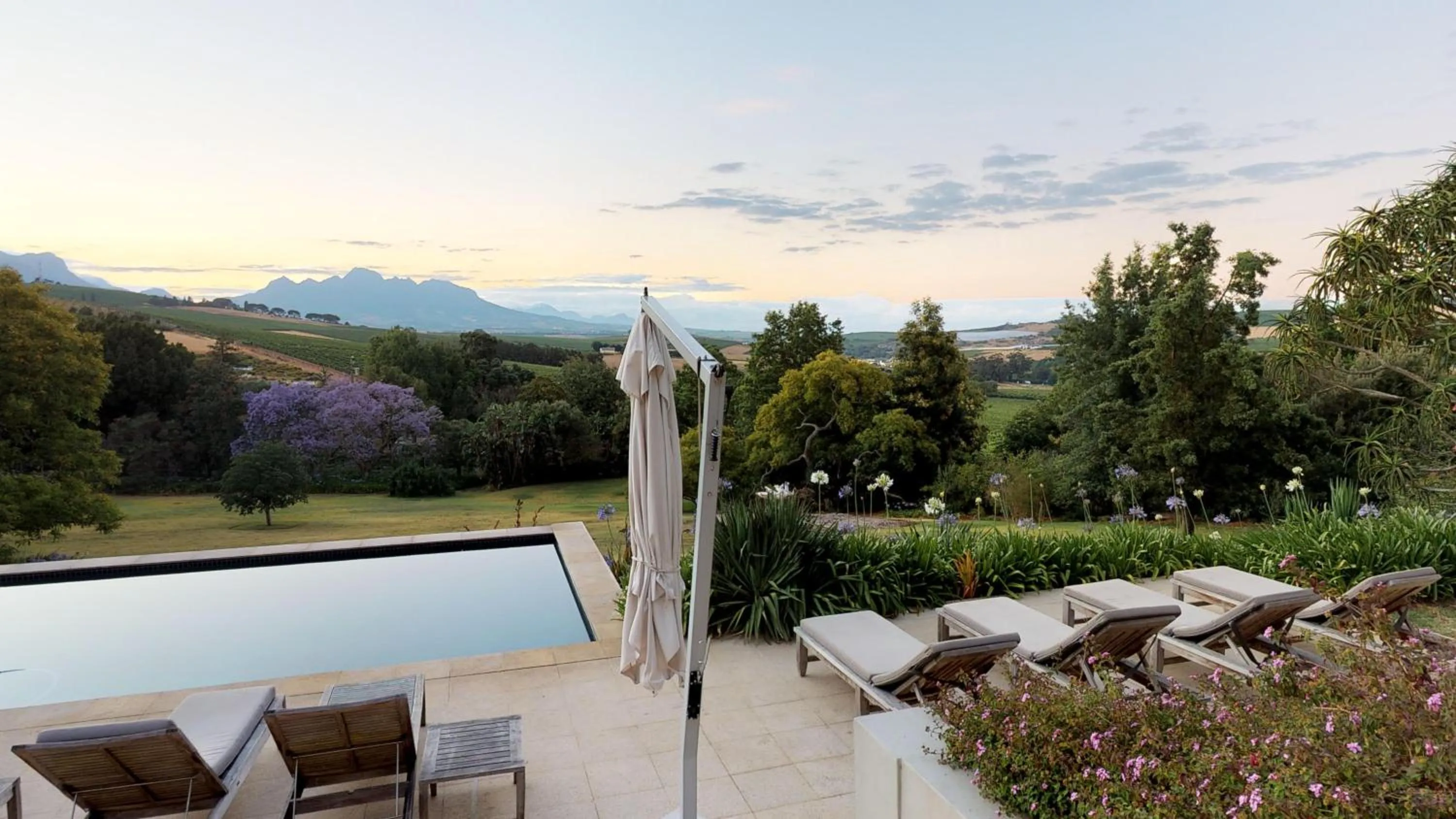 Natural landscape in Sugarbird Manor