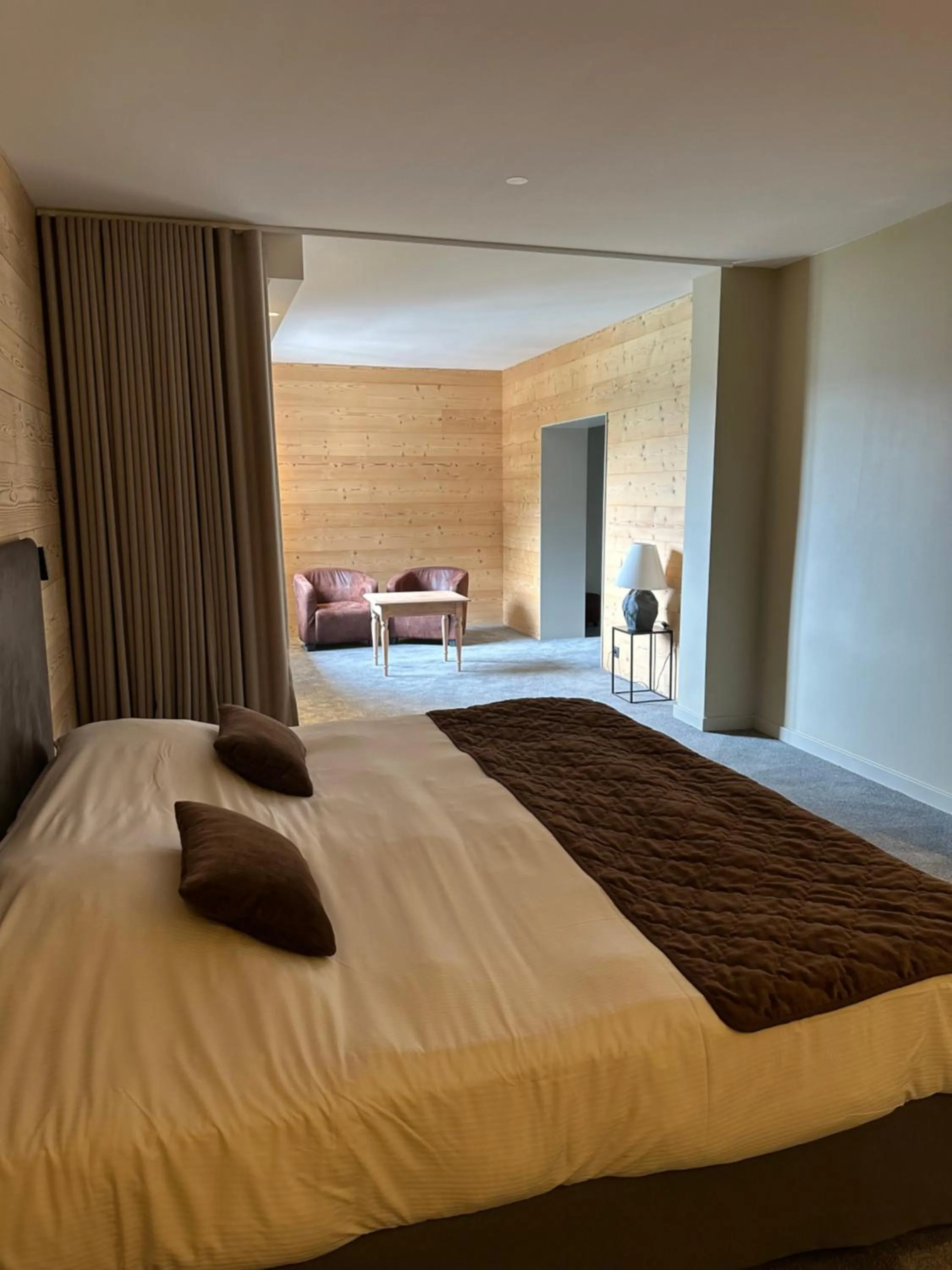 Bed in Hôtel Les Grillons