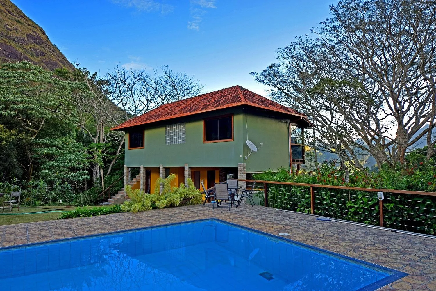 Area and facilities in Alta Colina Chalés