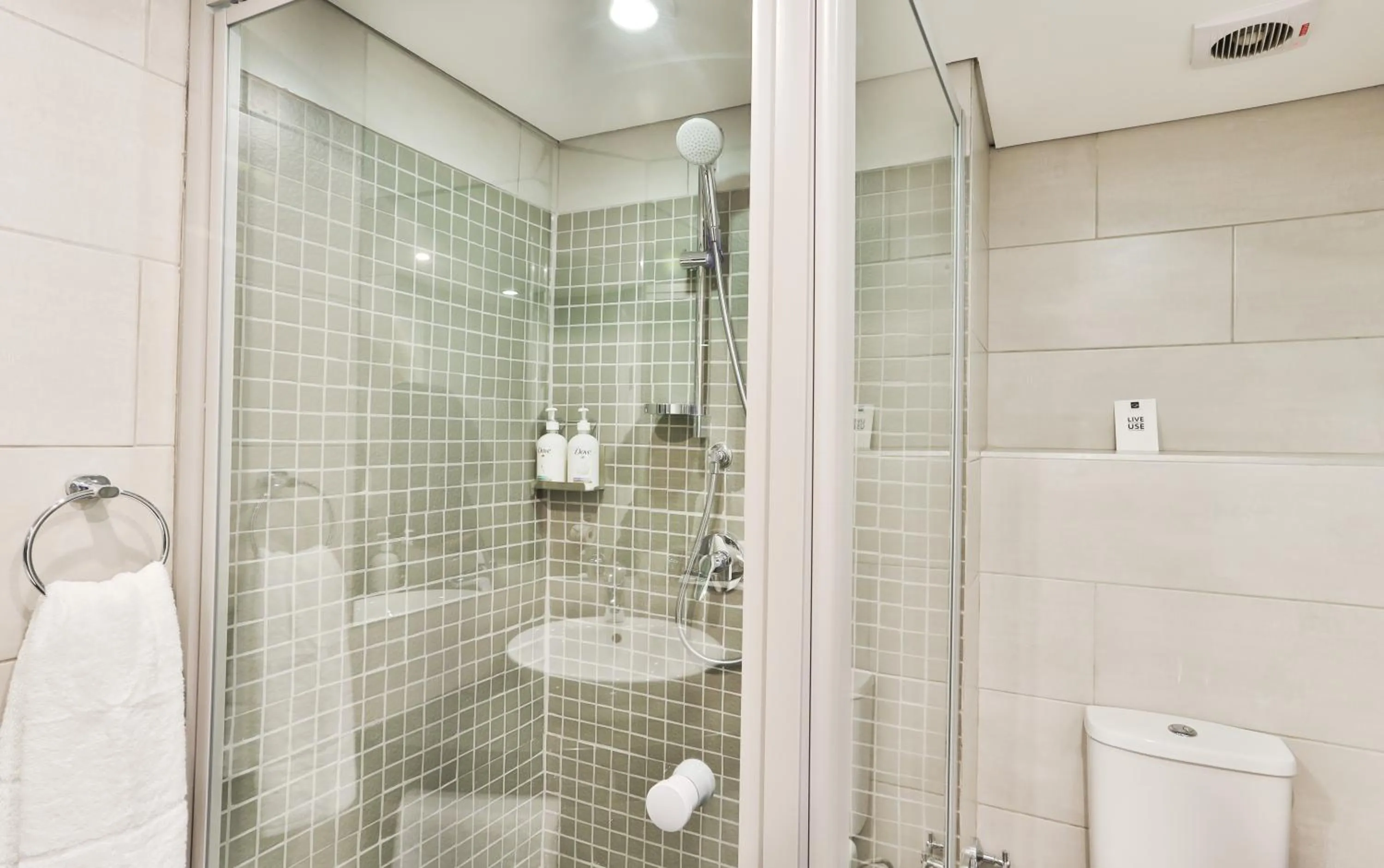 Shower in RH Hotel & Apartments - Pretoria