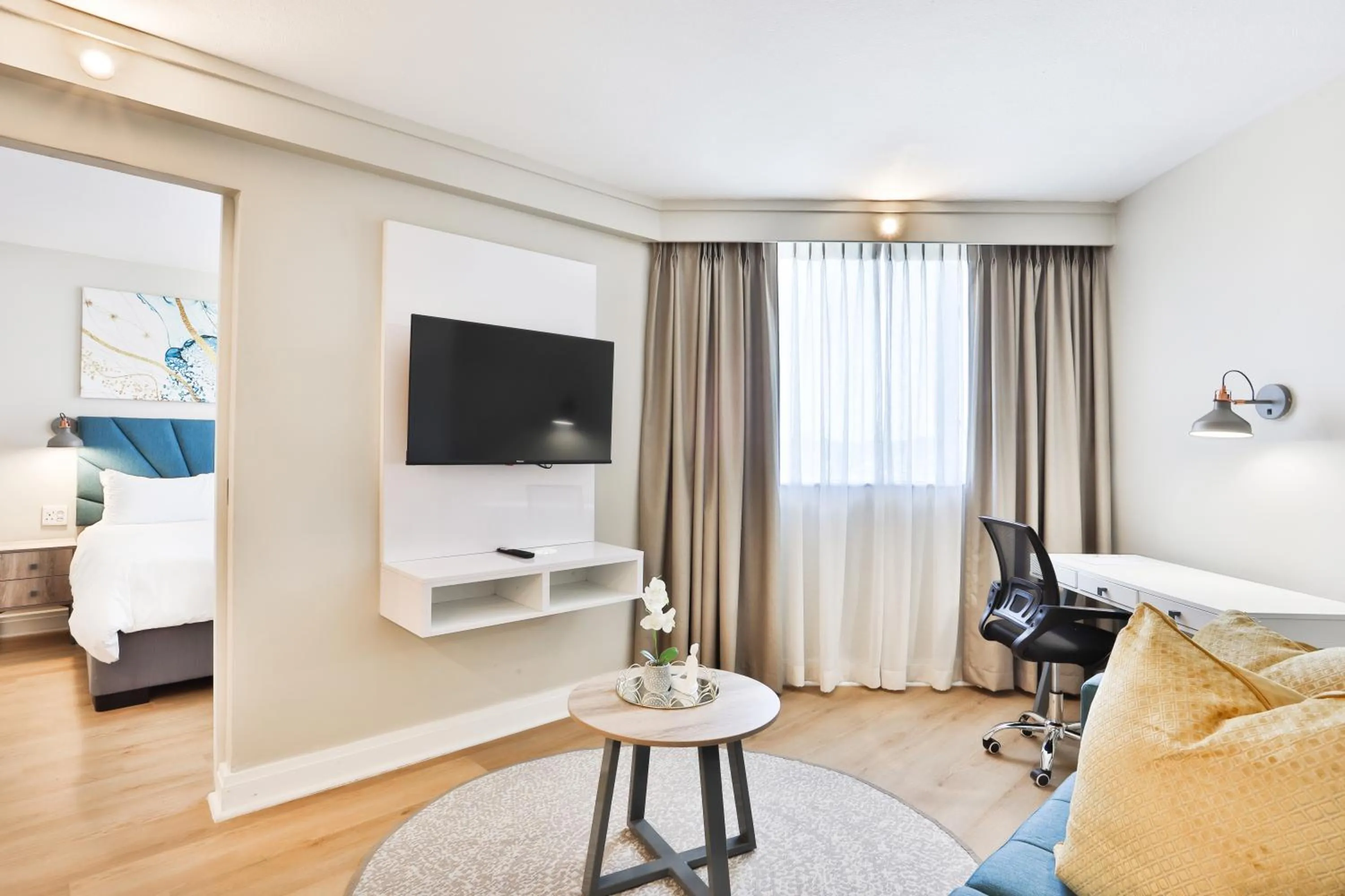 Seating area, Bed in RH Hotel & Apartments - Pretoria