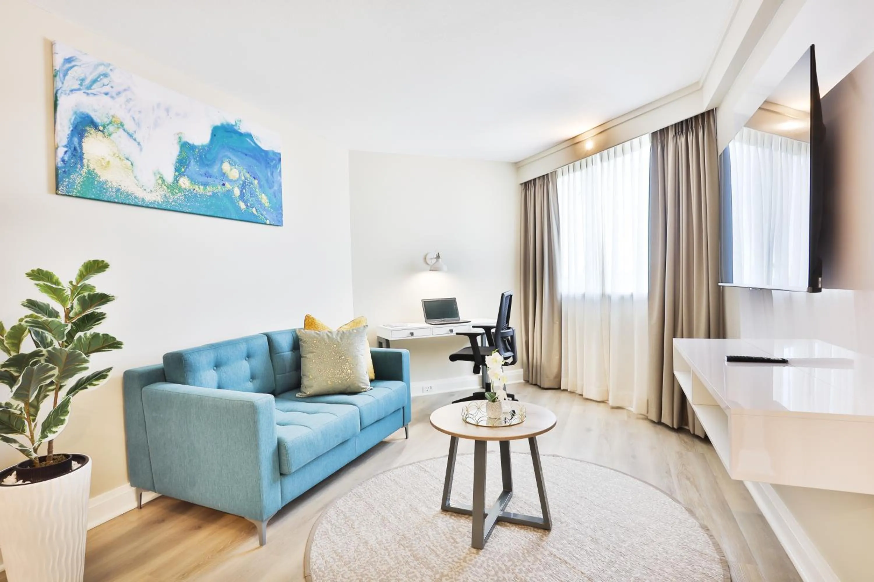 TV and multimedia in RH Hotel & Apartments - Pretoria