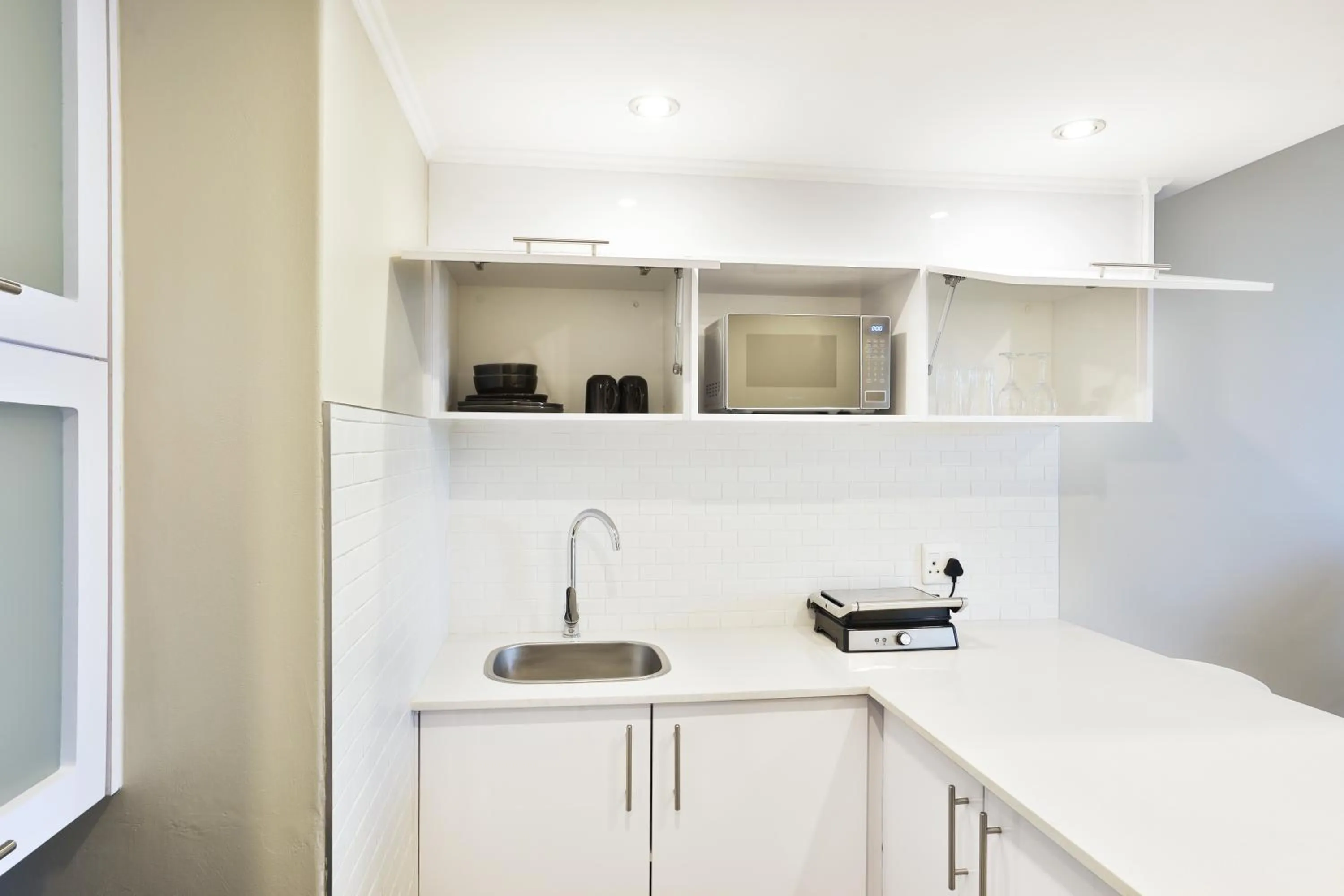 Kitchen or kitchenette in RH Hotel & Apartments - Pretoria
