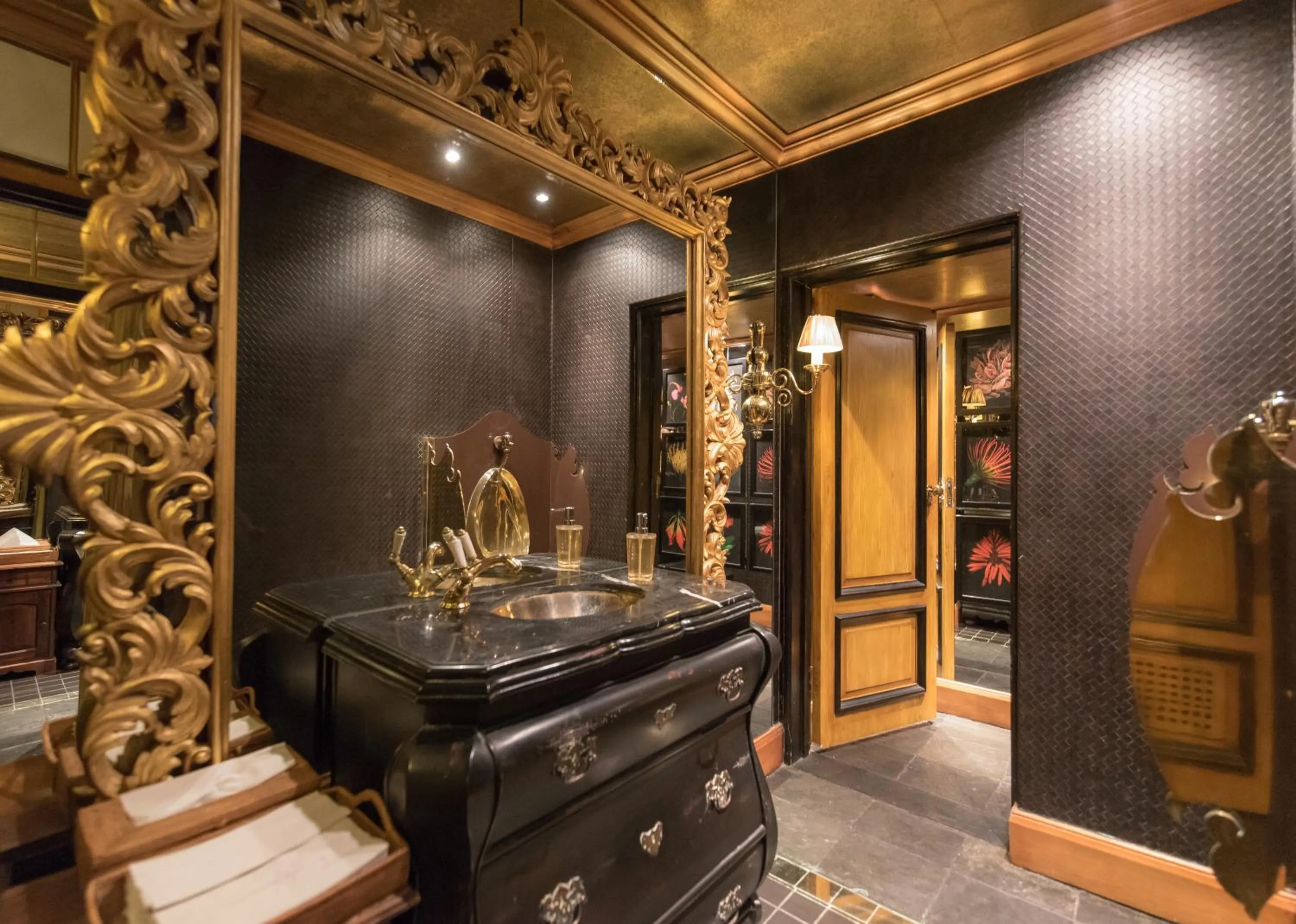 Decorative detail in Hout Bay Manor