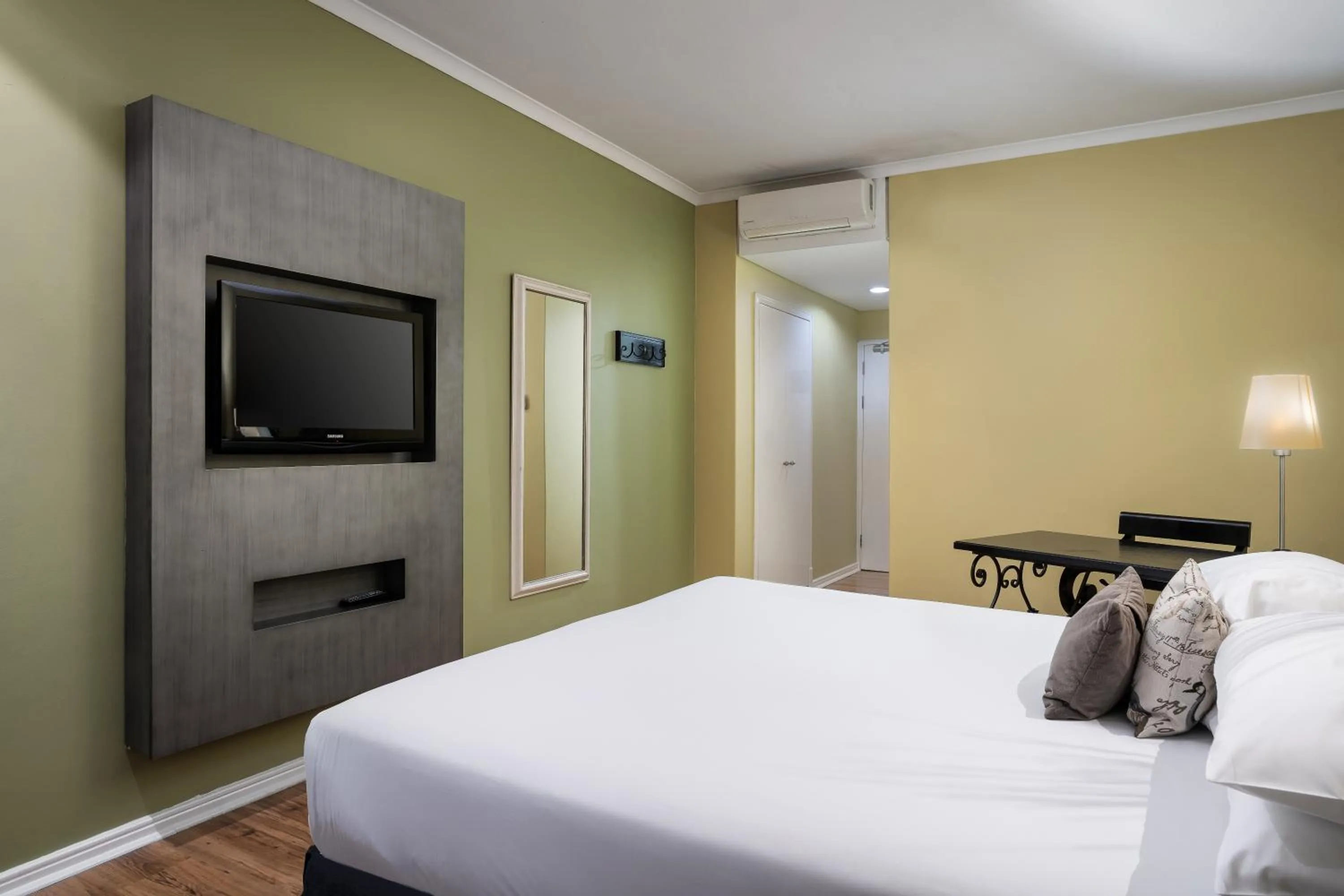 Bathroom, Bed in Protea Hotel by Marriott Bloemfontein