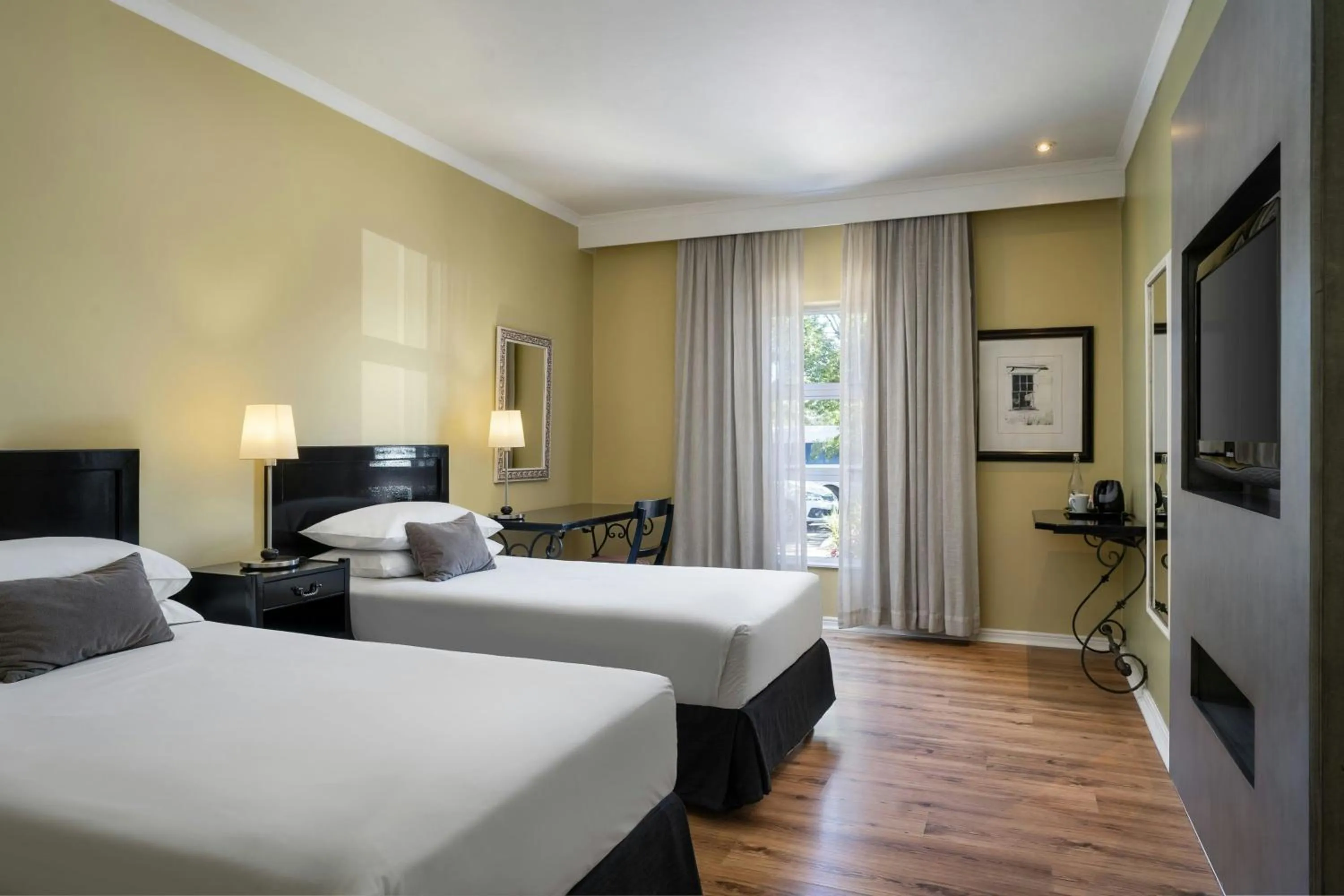 Photo of the whole room, Bed in Protea Hotel by Marriott Bloemfontein