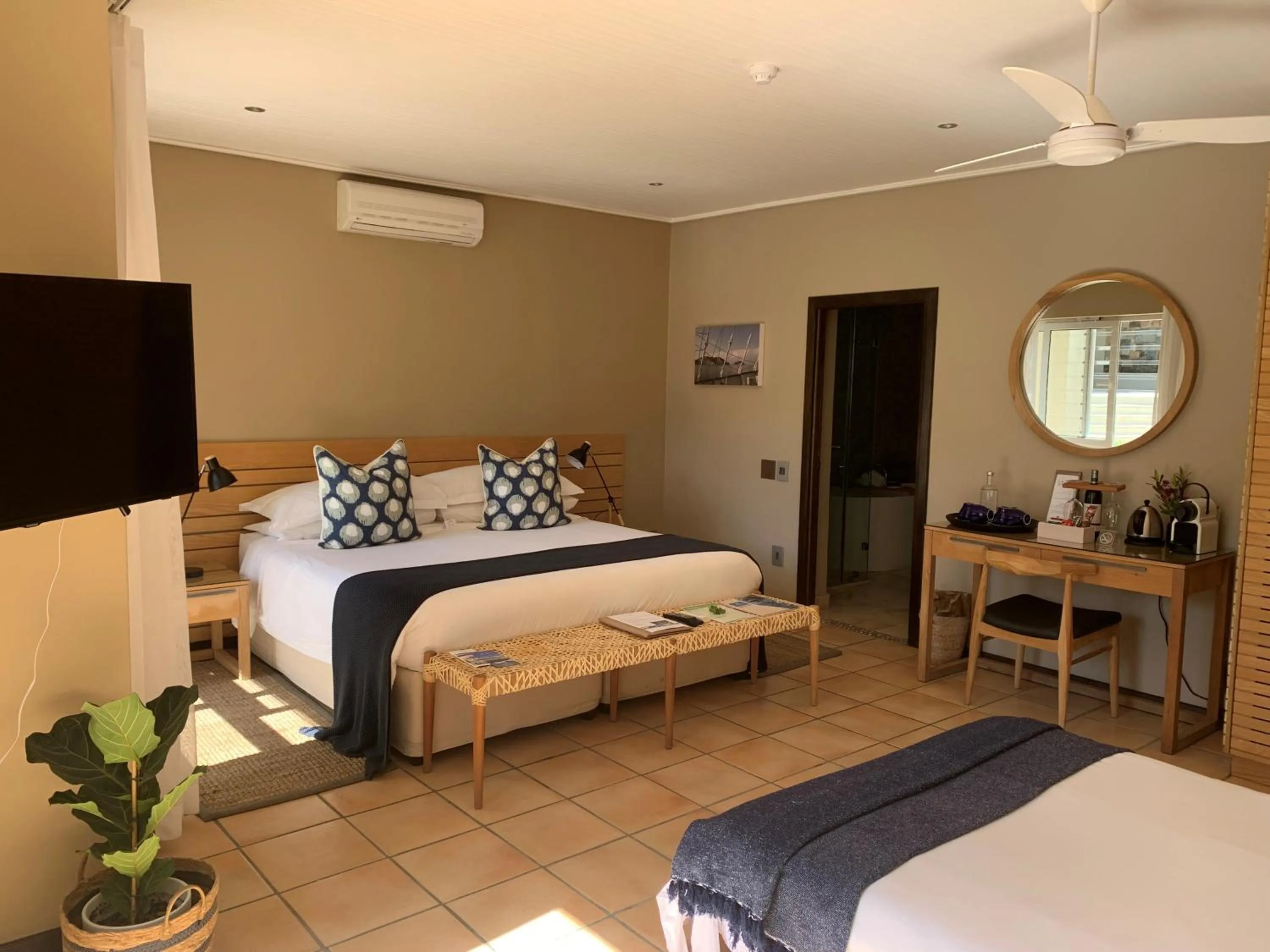 Bed in Abalone Guest Lodge