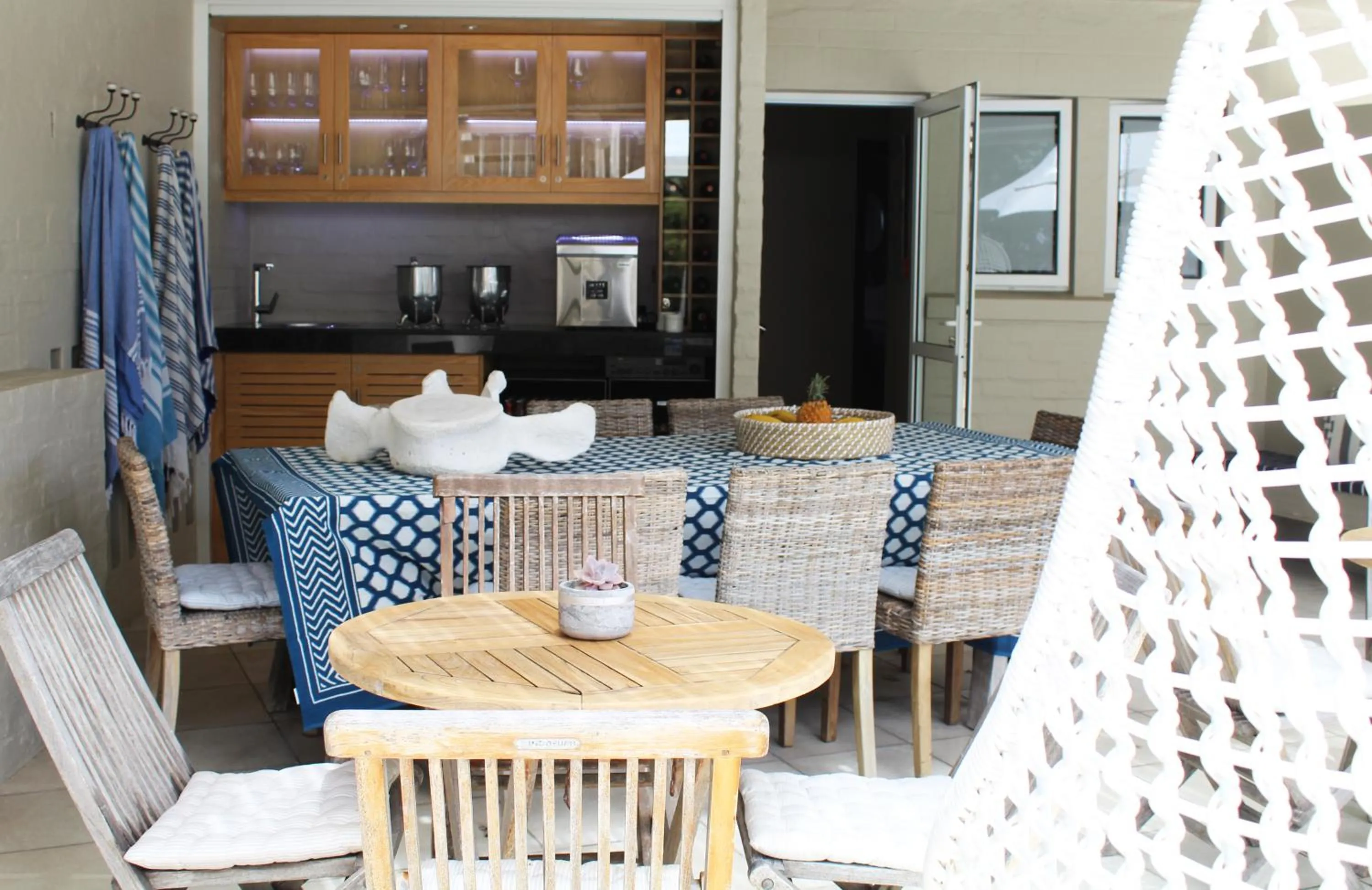 Lounge or bar in Abalone Guest Lodge