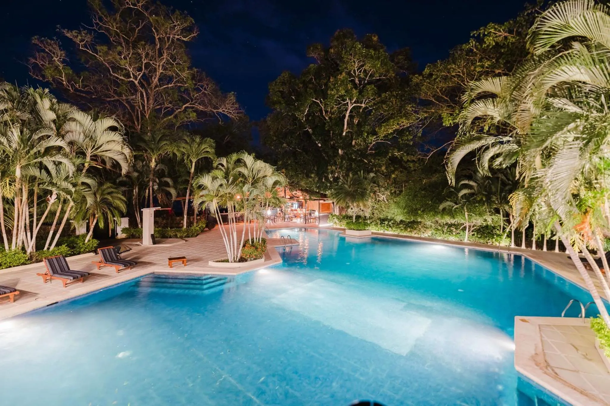 Swimming pool in Papagayo Golden Palms Beachfront Hotel