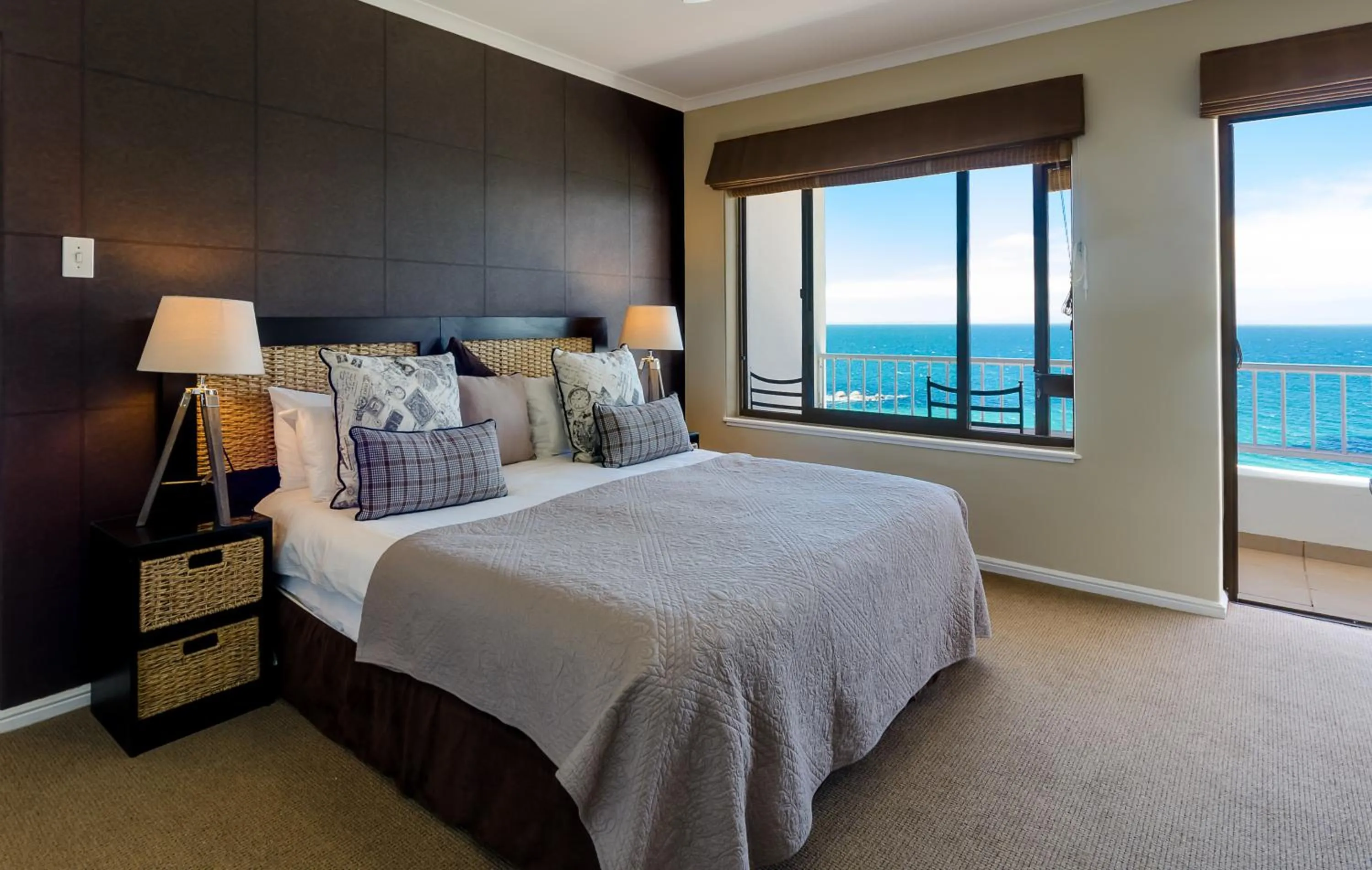 Photo of the whole room, Bed in Whale View Manor & Spa