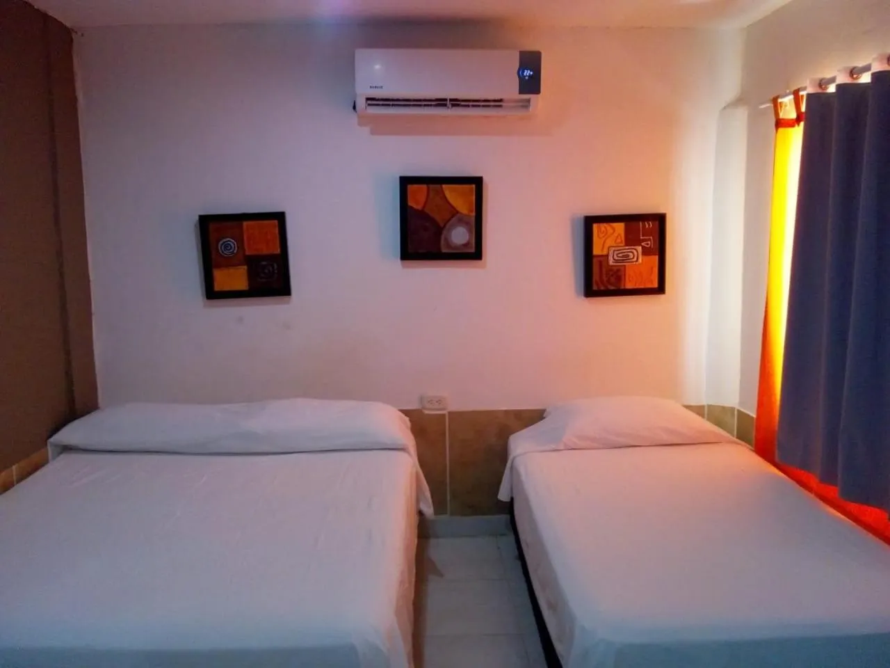 Photo of the whole room, Bed in Manzanillo Beach