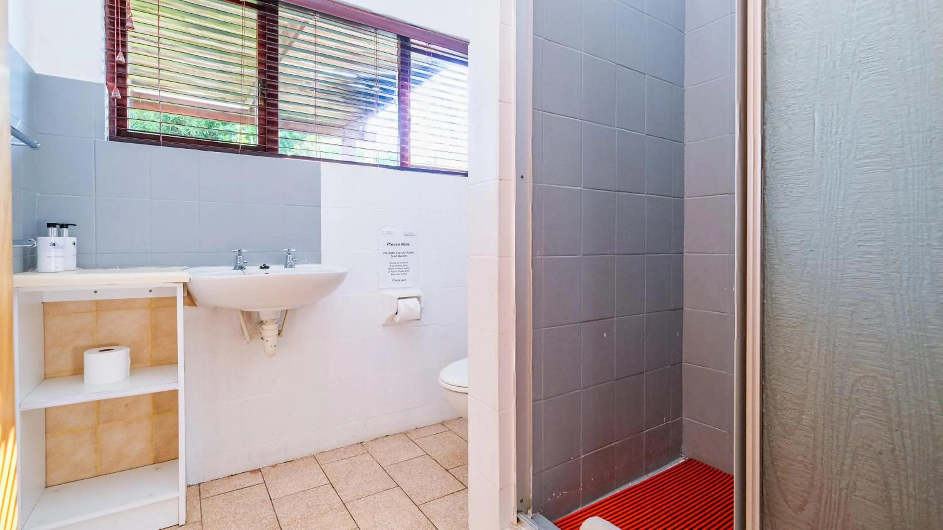 Shower in Hildesheim Guest Lodge