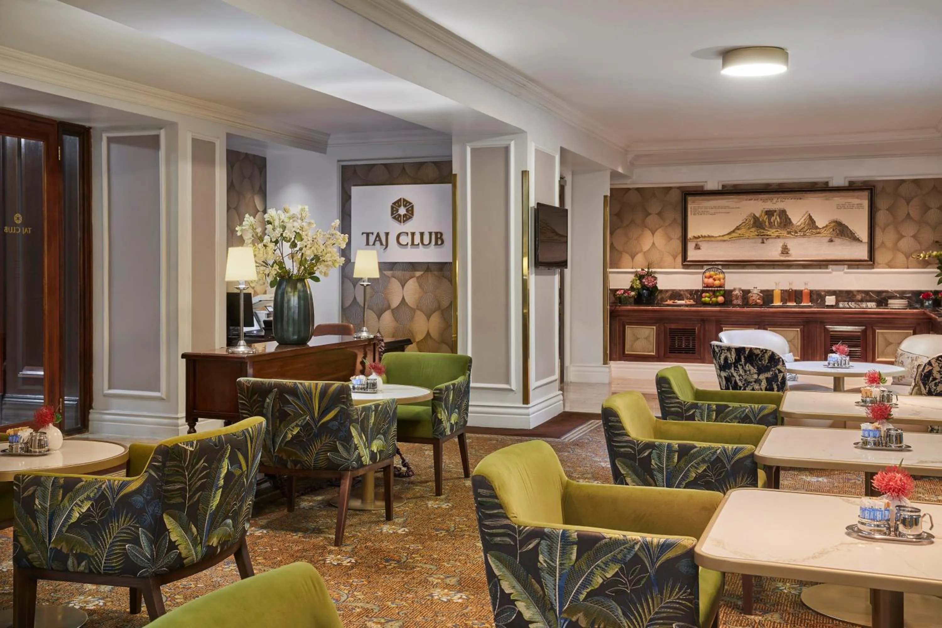 Lounge or bar in Taj Cape Town