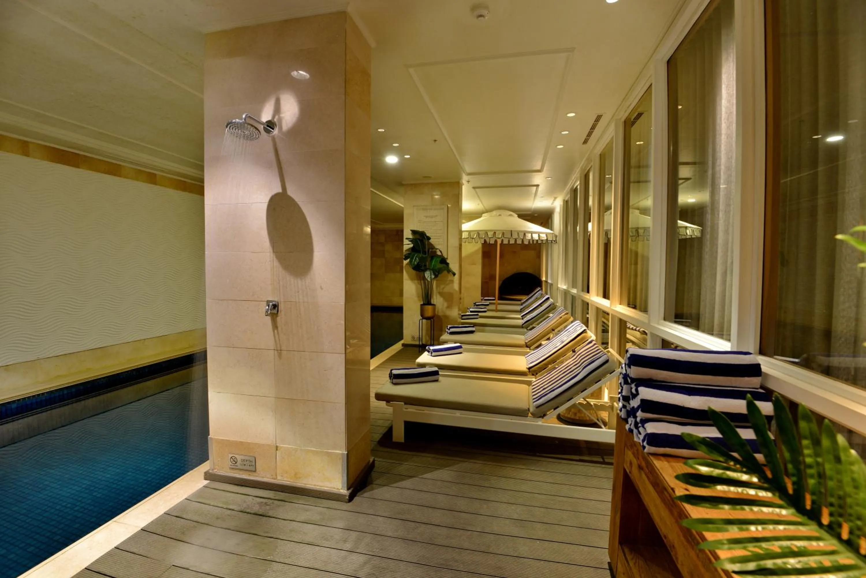 Pool view in Taj Cape Town