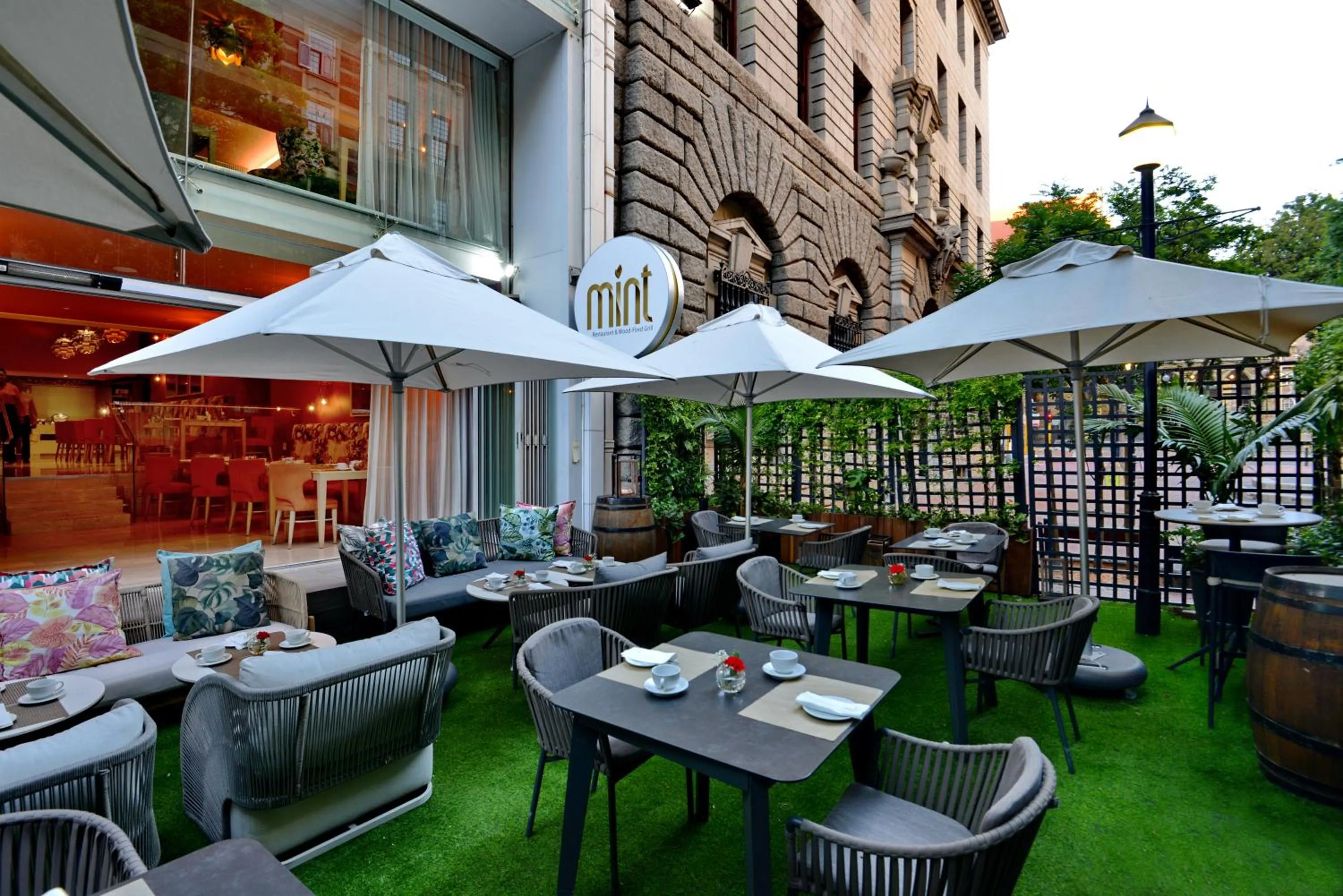 Restaurant/places to eat in Taj Cape Town