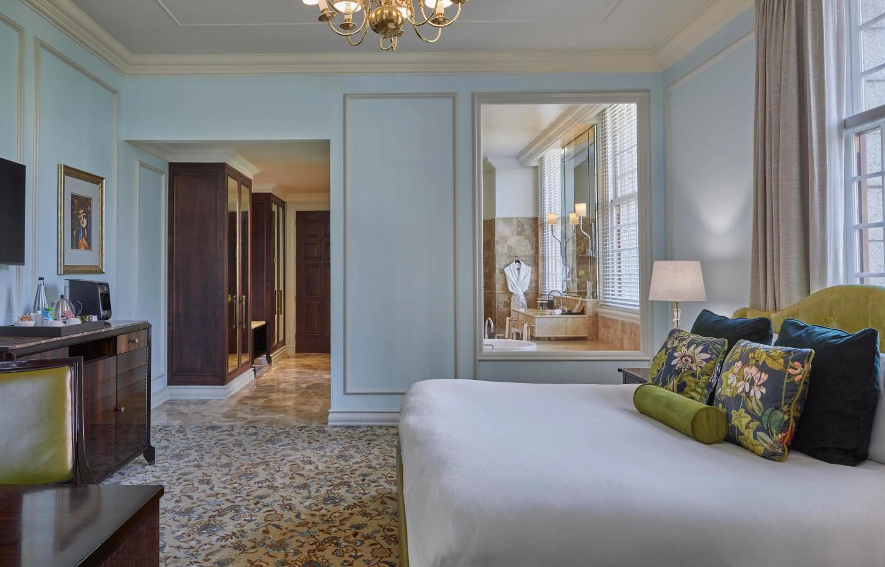 Restaurant/places to eat, Bed in Taj Cape Town