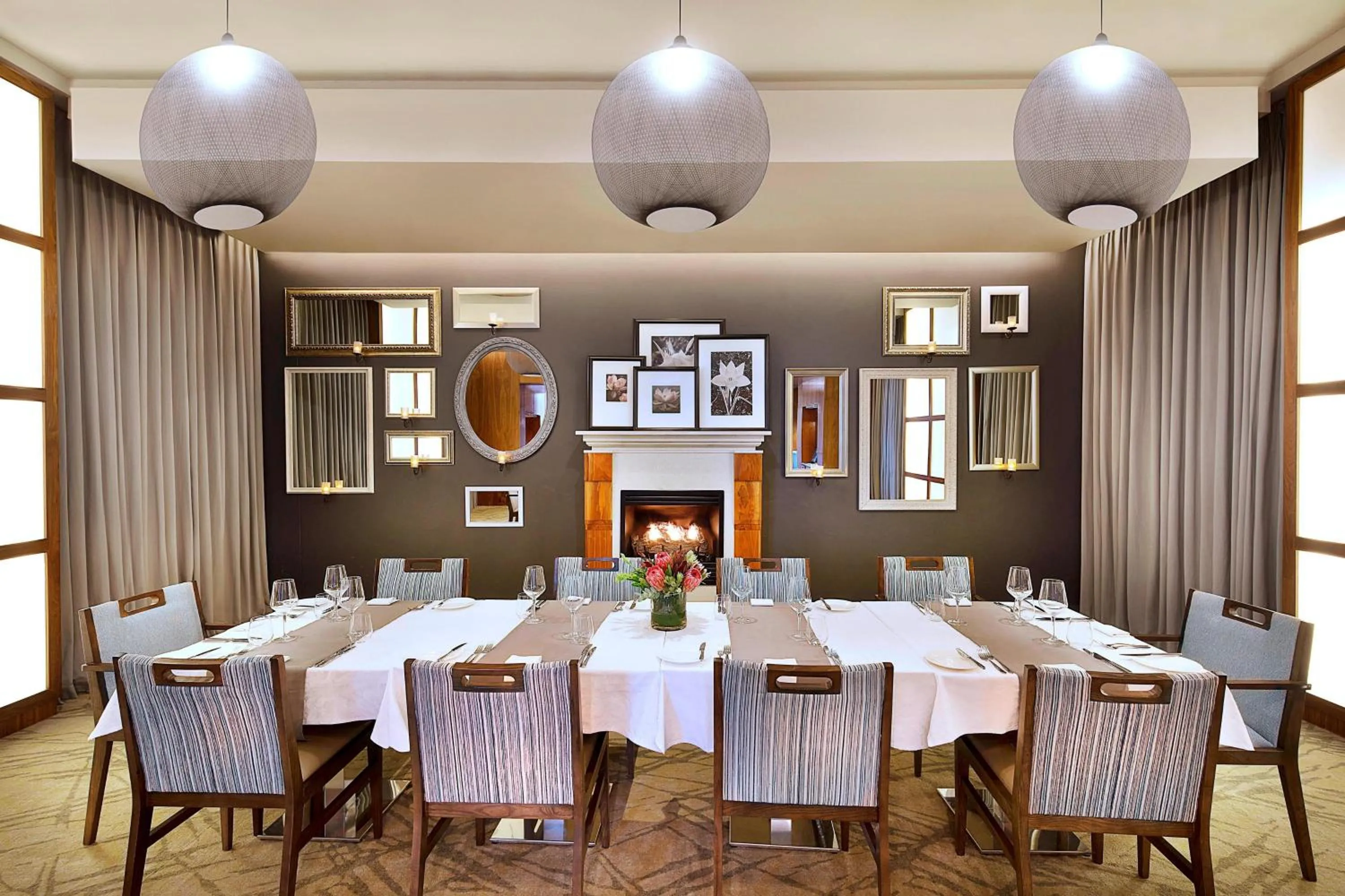 Restaurant/places to eat in Cape Town Marriott Hotel Crystal Towers