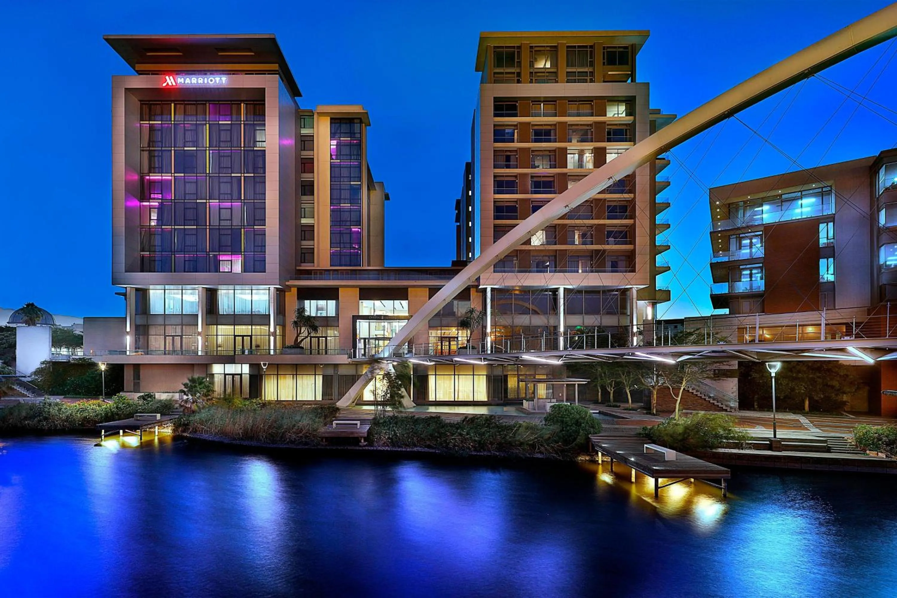 Property building in Cape Town Marriott Hotel Crystal Towers