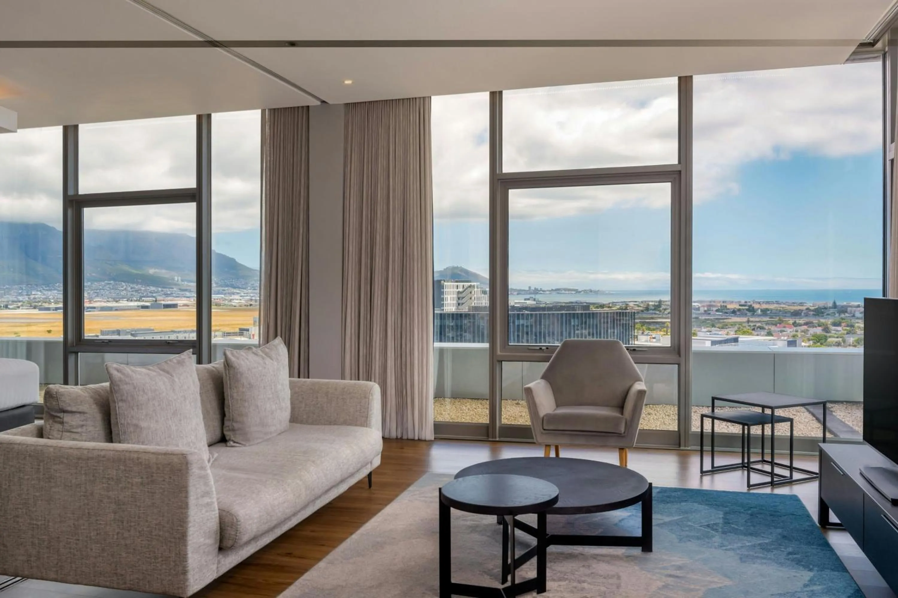 Bedroom in Cape Town Marriott Hotel Crystal Towers