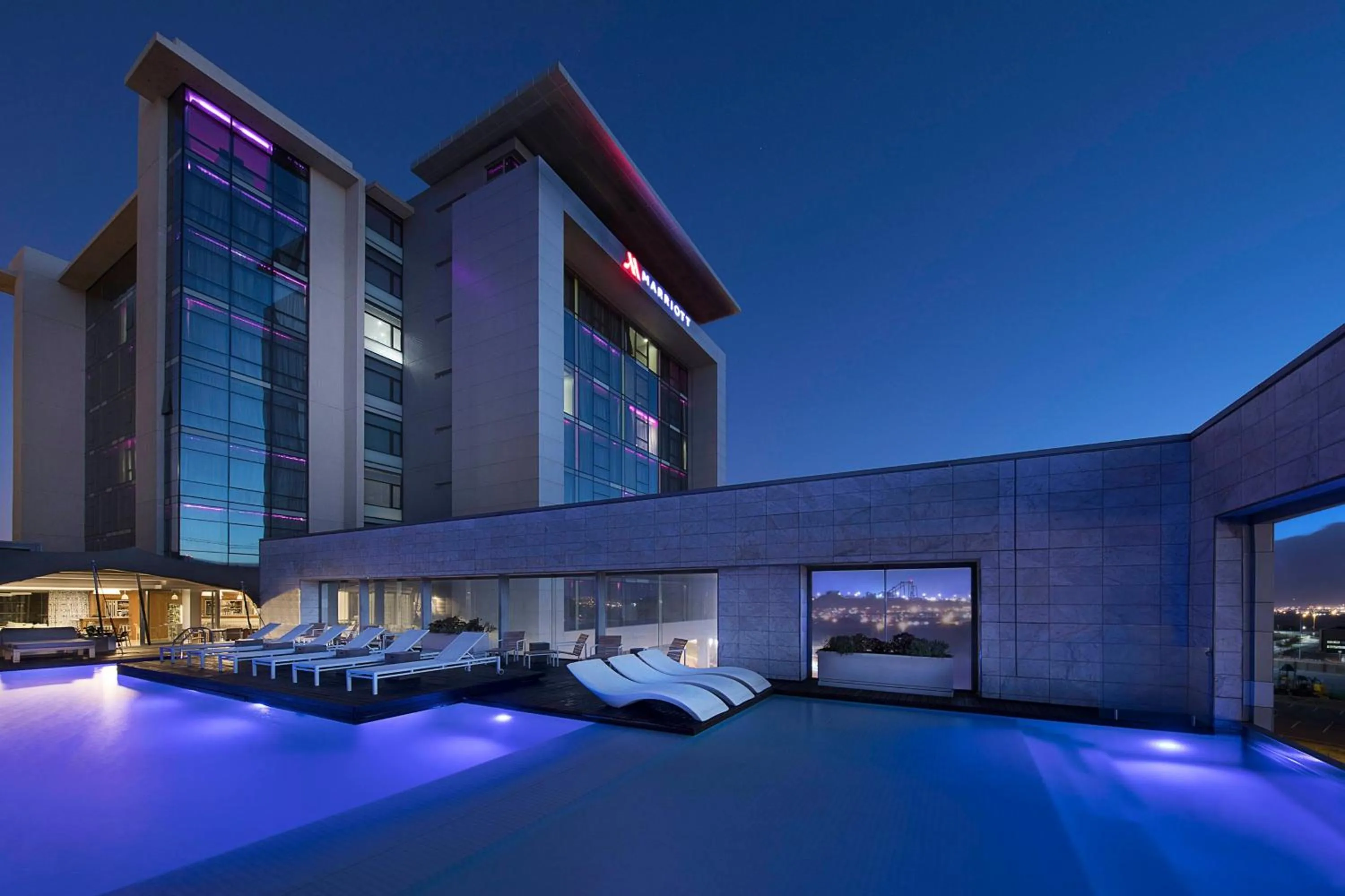 Property building in Cape Town Marriott Hotel Crystal Towers