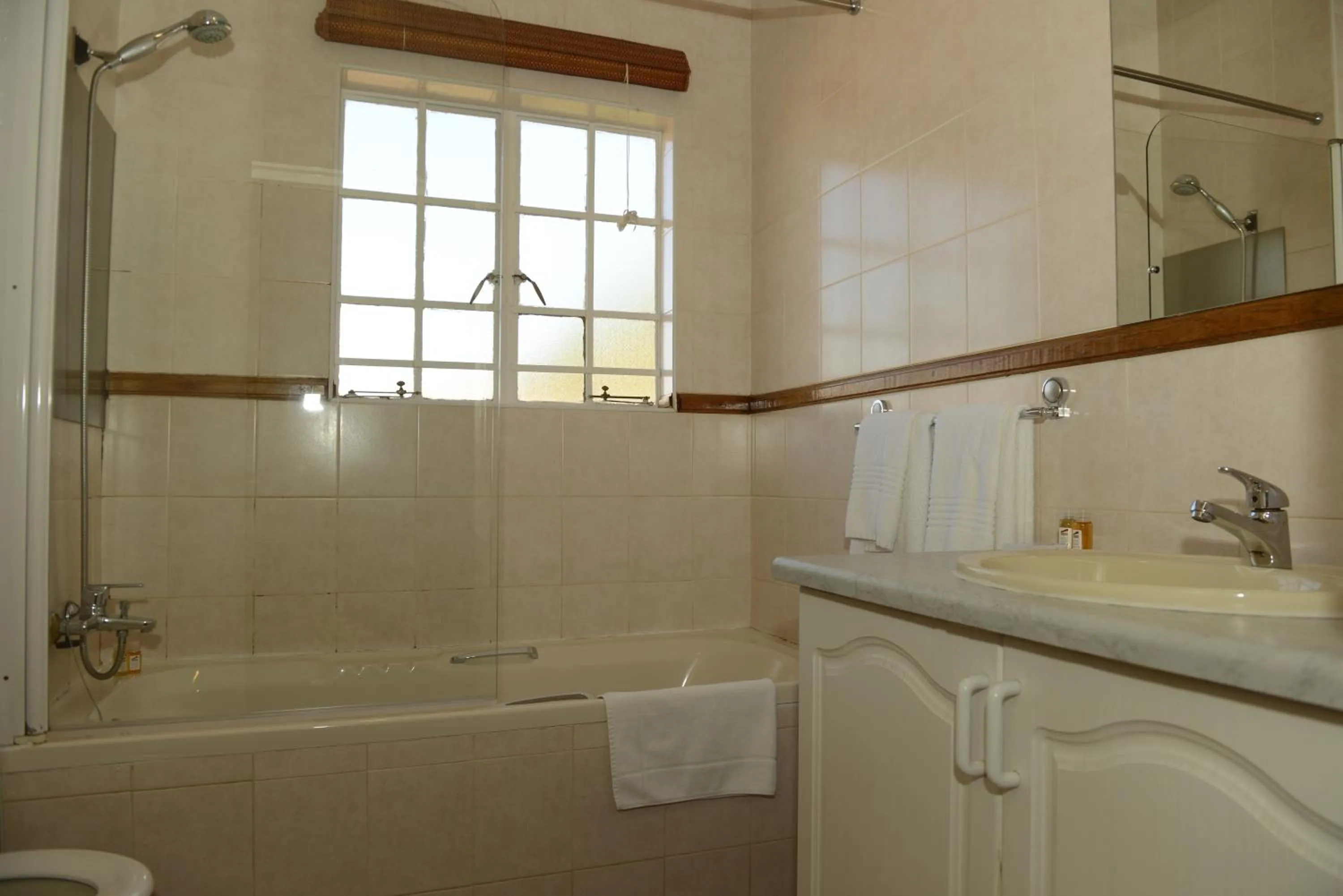 Bathroom in The Elegant Lodge Menlo Park