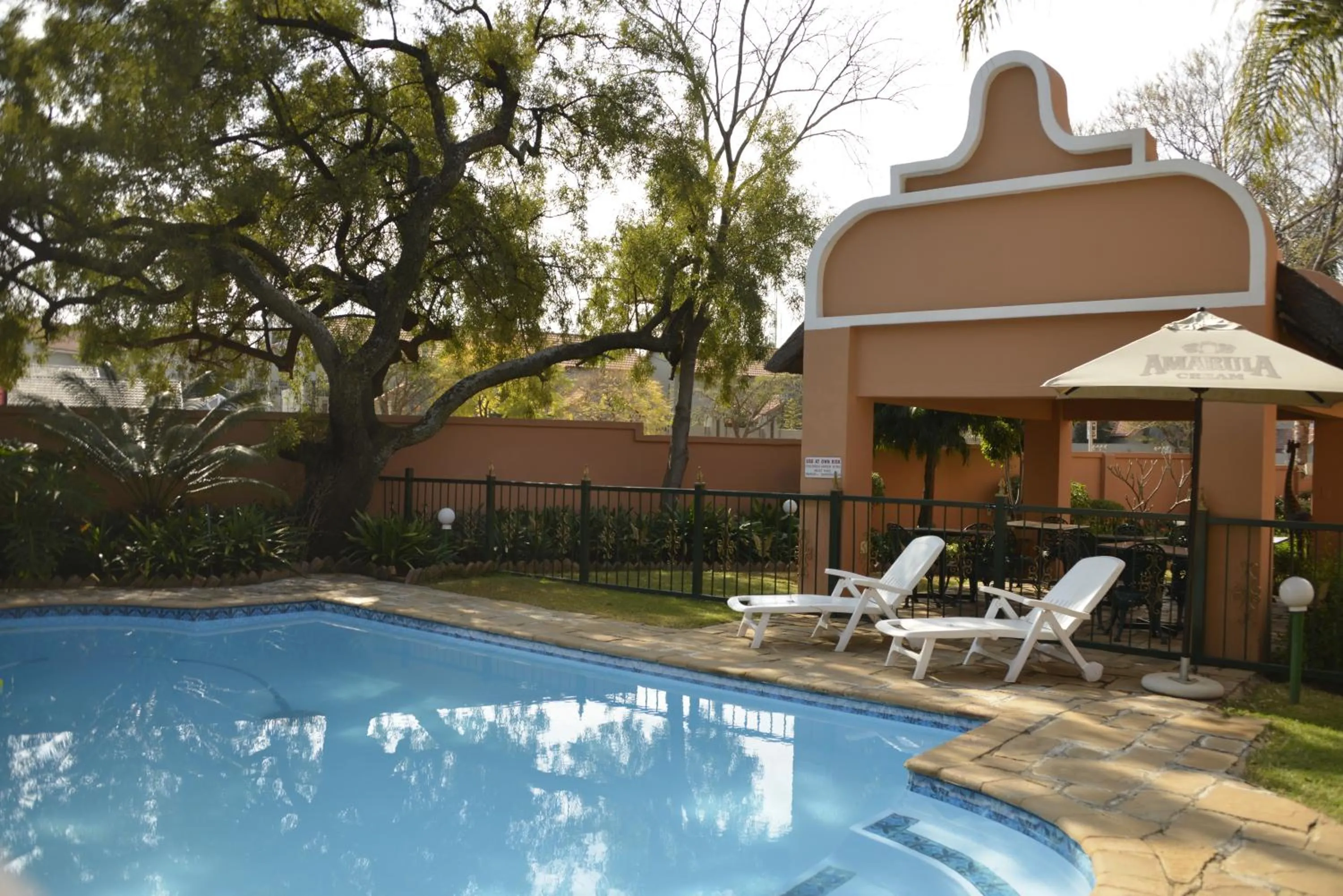Swimming pool in The Elegant Lodge Menlo Park