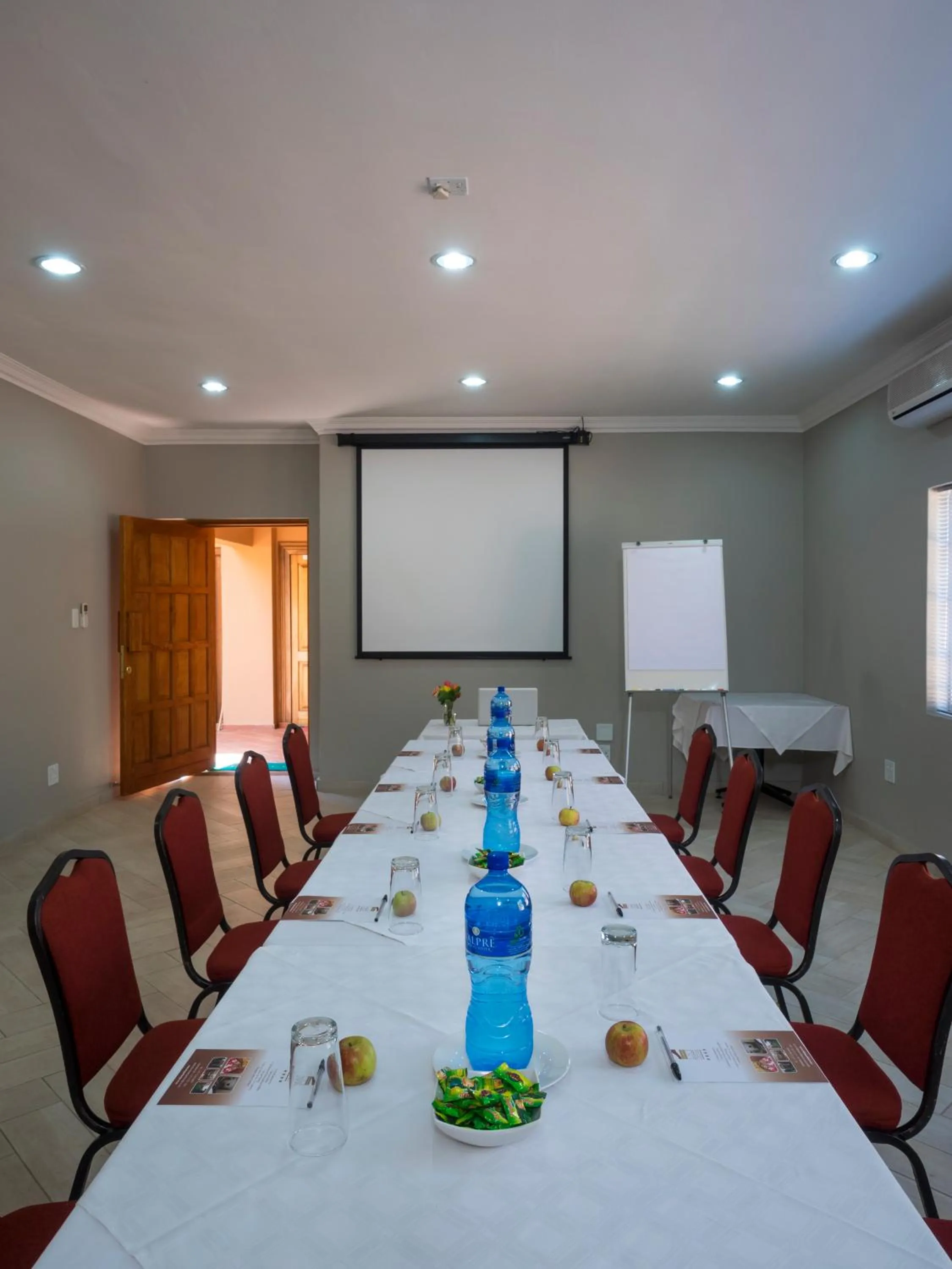 Meeting/conference room in The Elegant Lodge Menlo Park