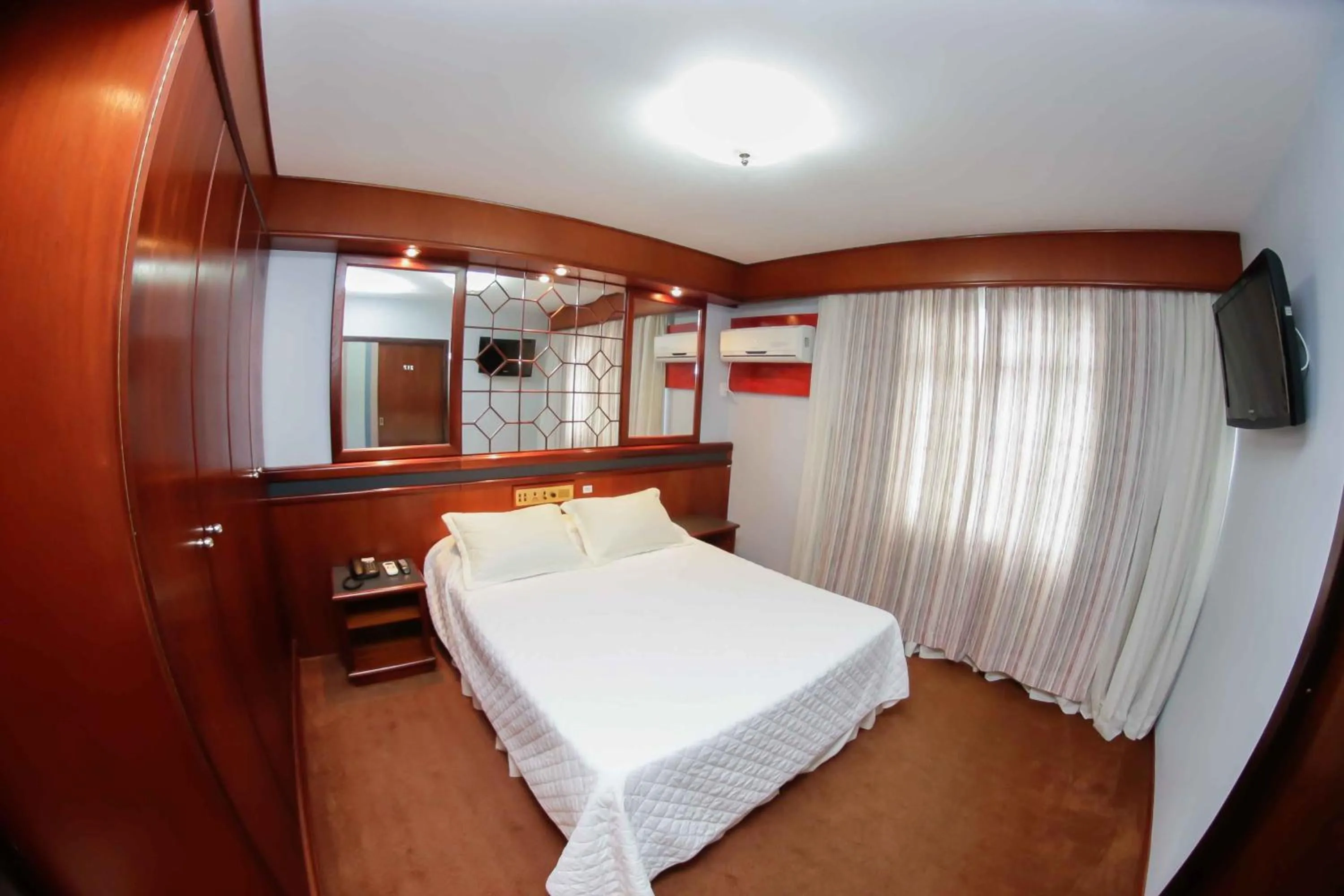 Bedroom, Bed in Susin Hotel