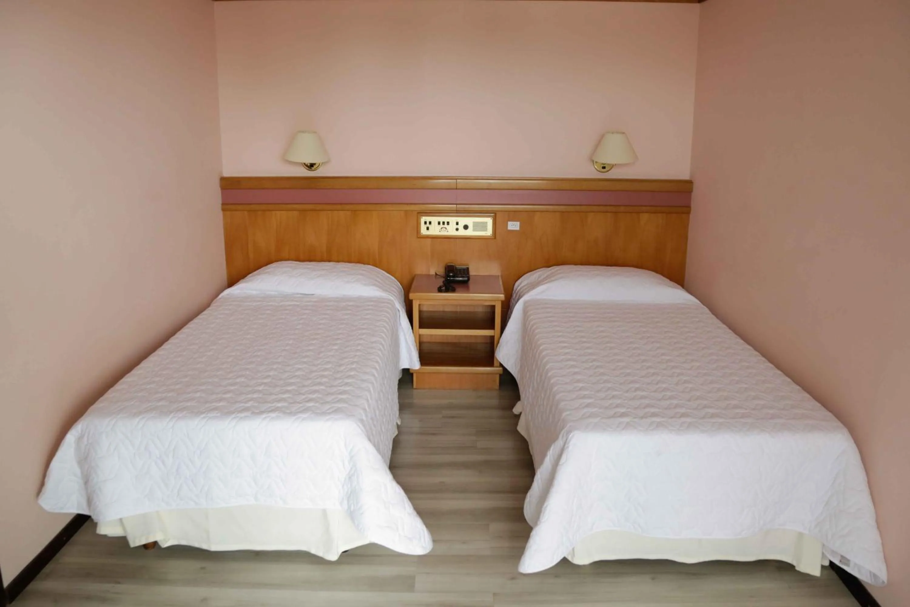 Bedroom, Bed in Susin Hotel