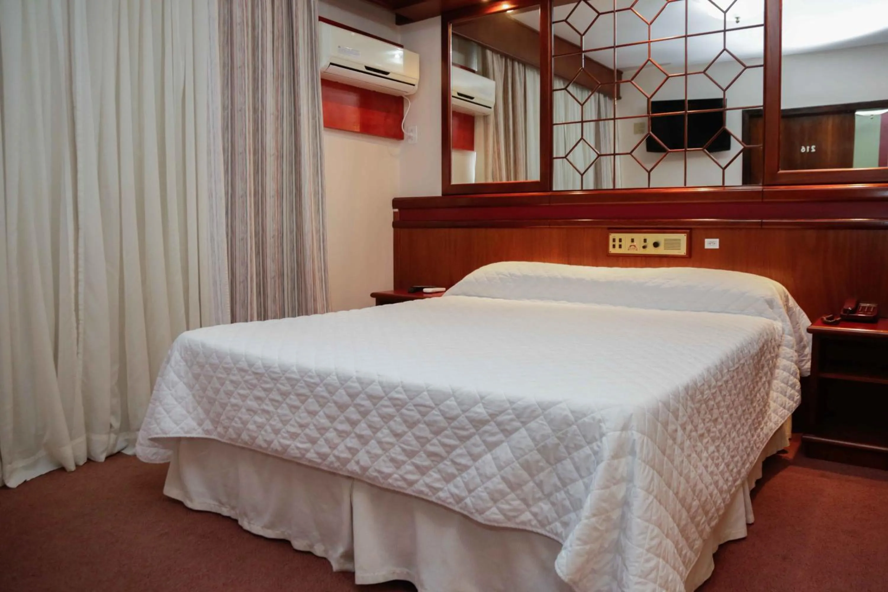 Bedroom, Bed in Susin Hotel