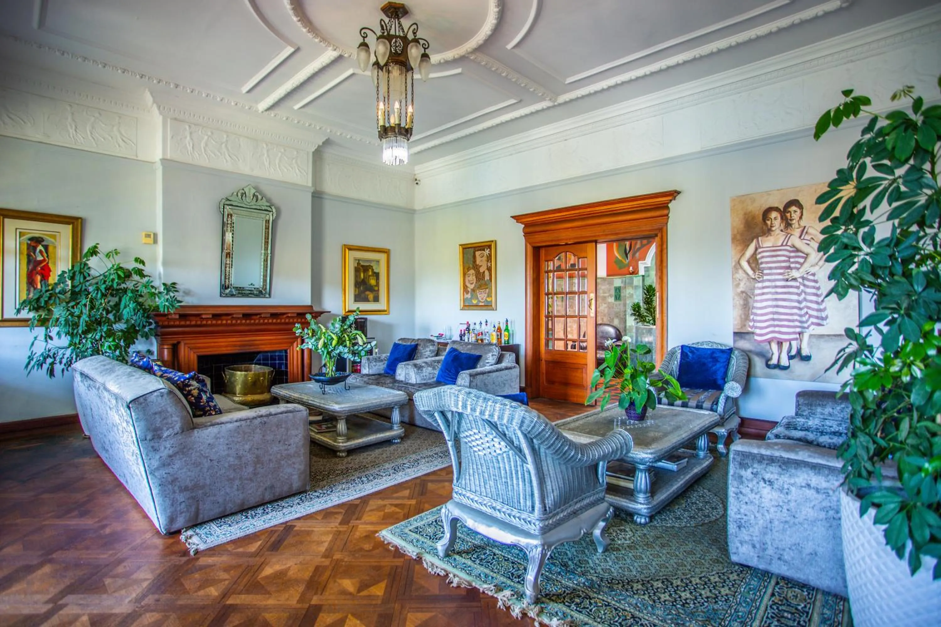 Communal lounge/ TV room in Cape Riviera Guesthouse