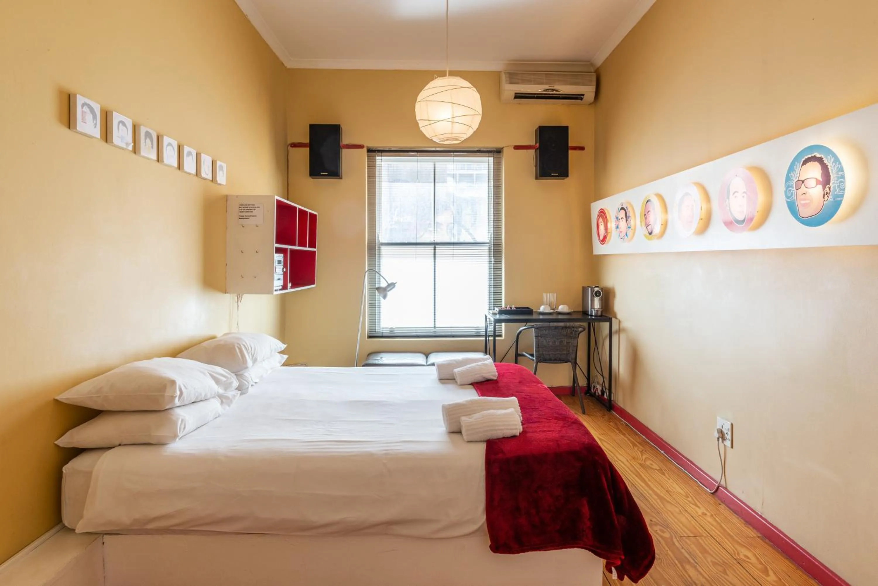 Property building, Bed in Daddy Long Legs Art Hotel