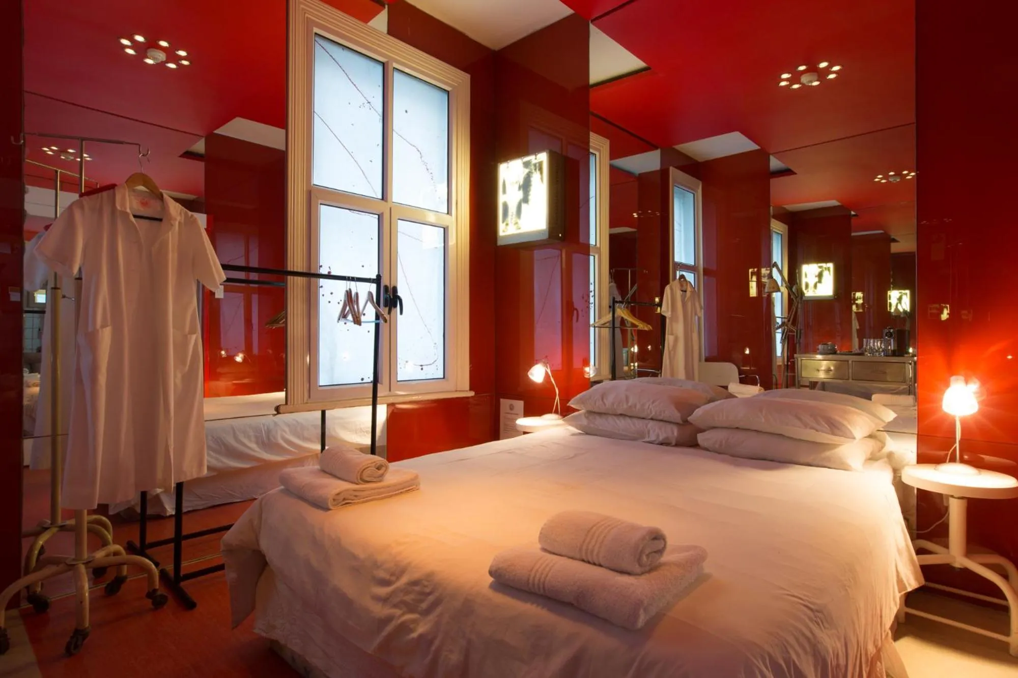 Property building, Bed in Daddy Long Legs Art Hotel