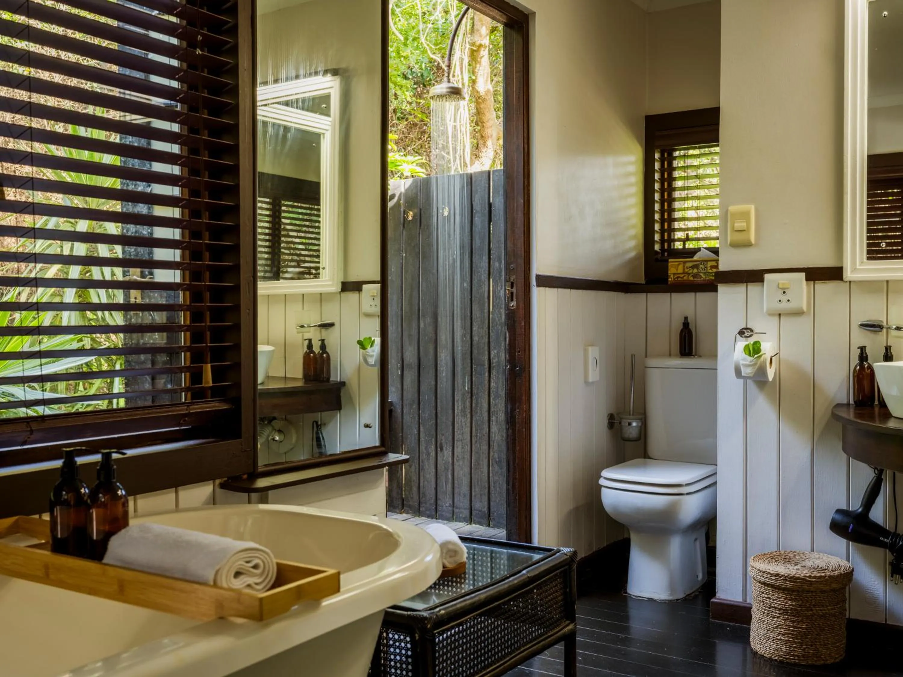 Shower in Moontide Riverside Lodge