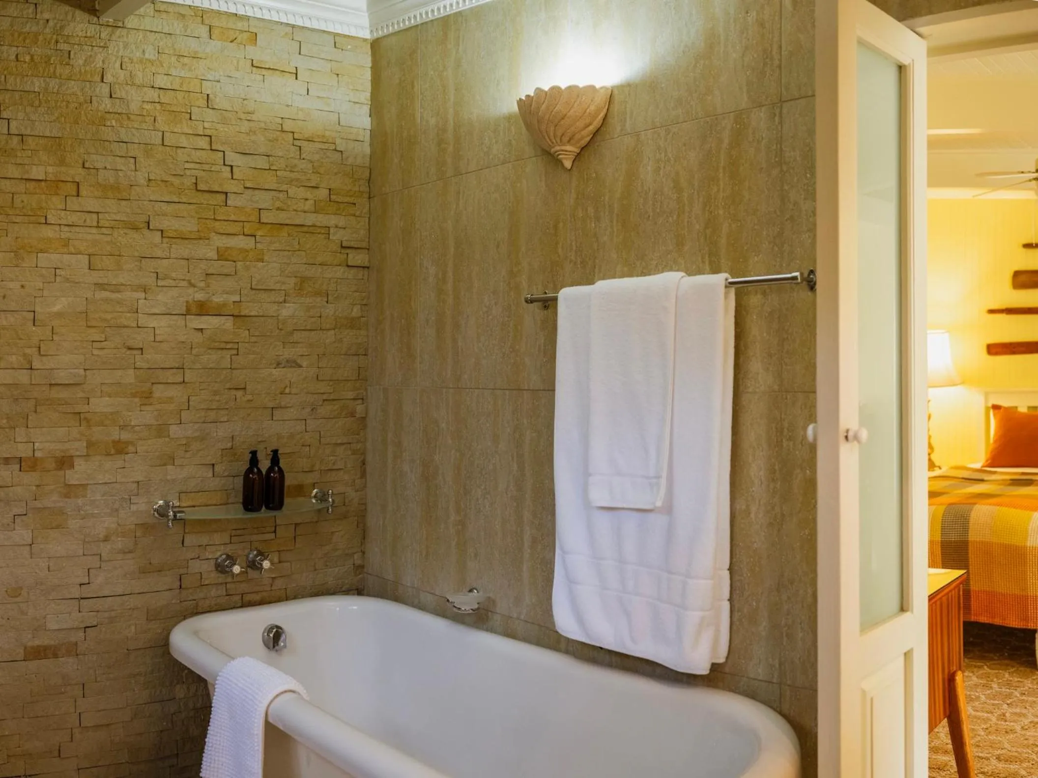 Bathroom in Moontide Riverside Lodge