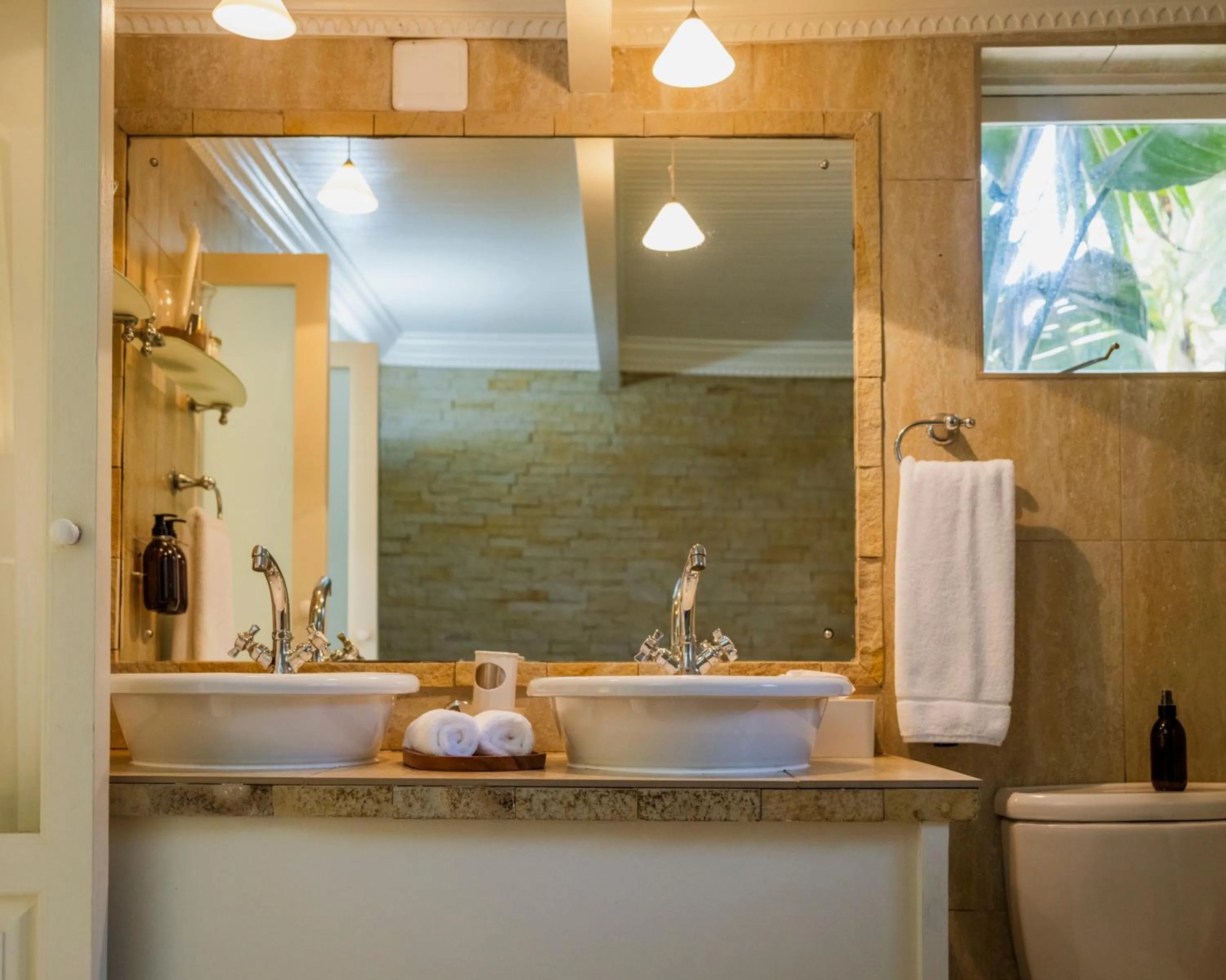 Bathroom in Moontide Riverside Lodge