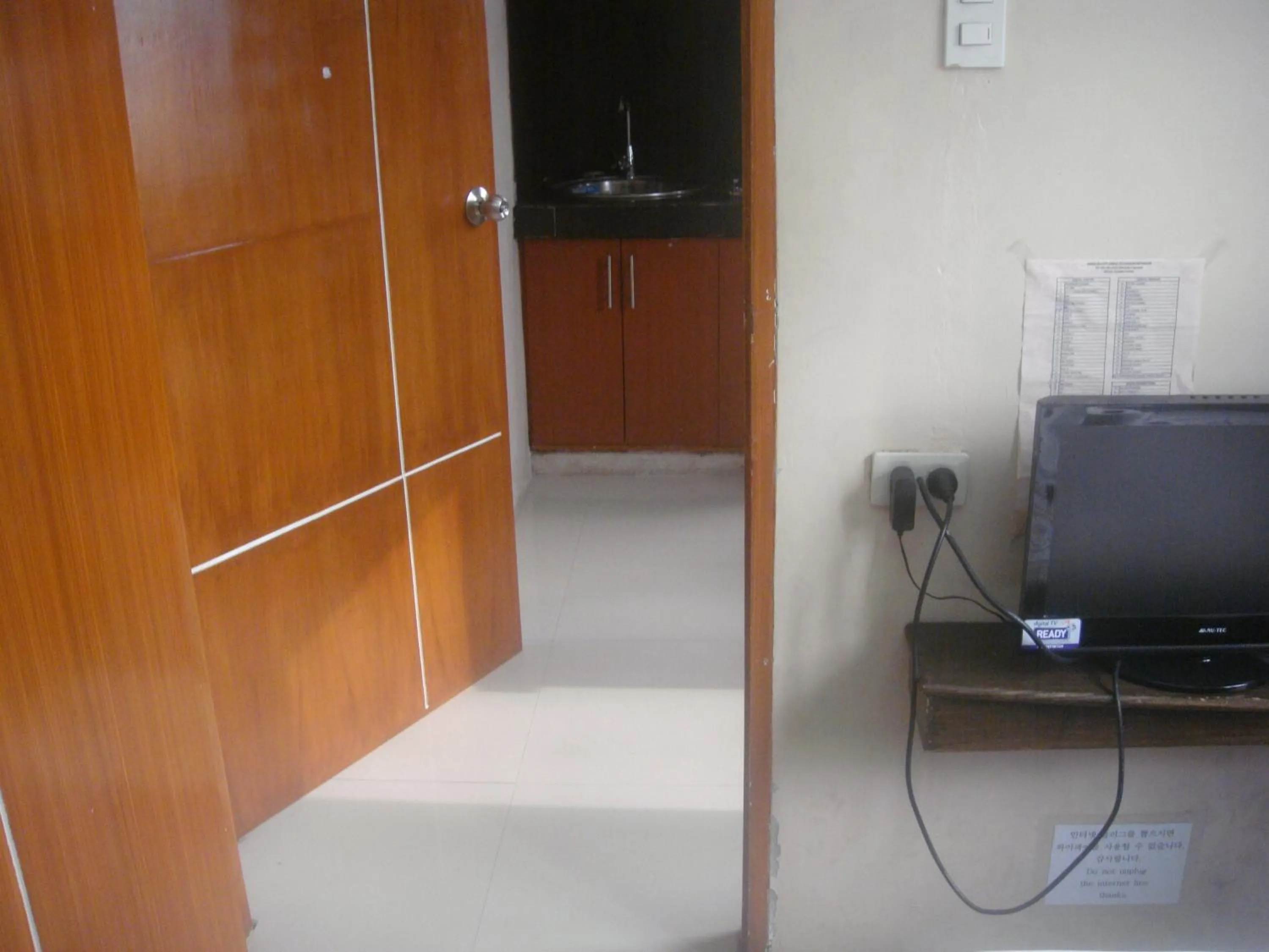 TV and multimedia in Hidden Pearl Hotel (Janus Luxury Suites)