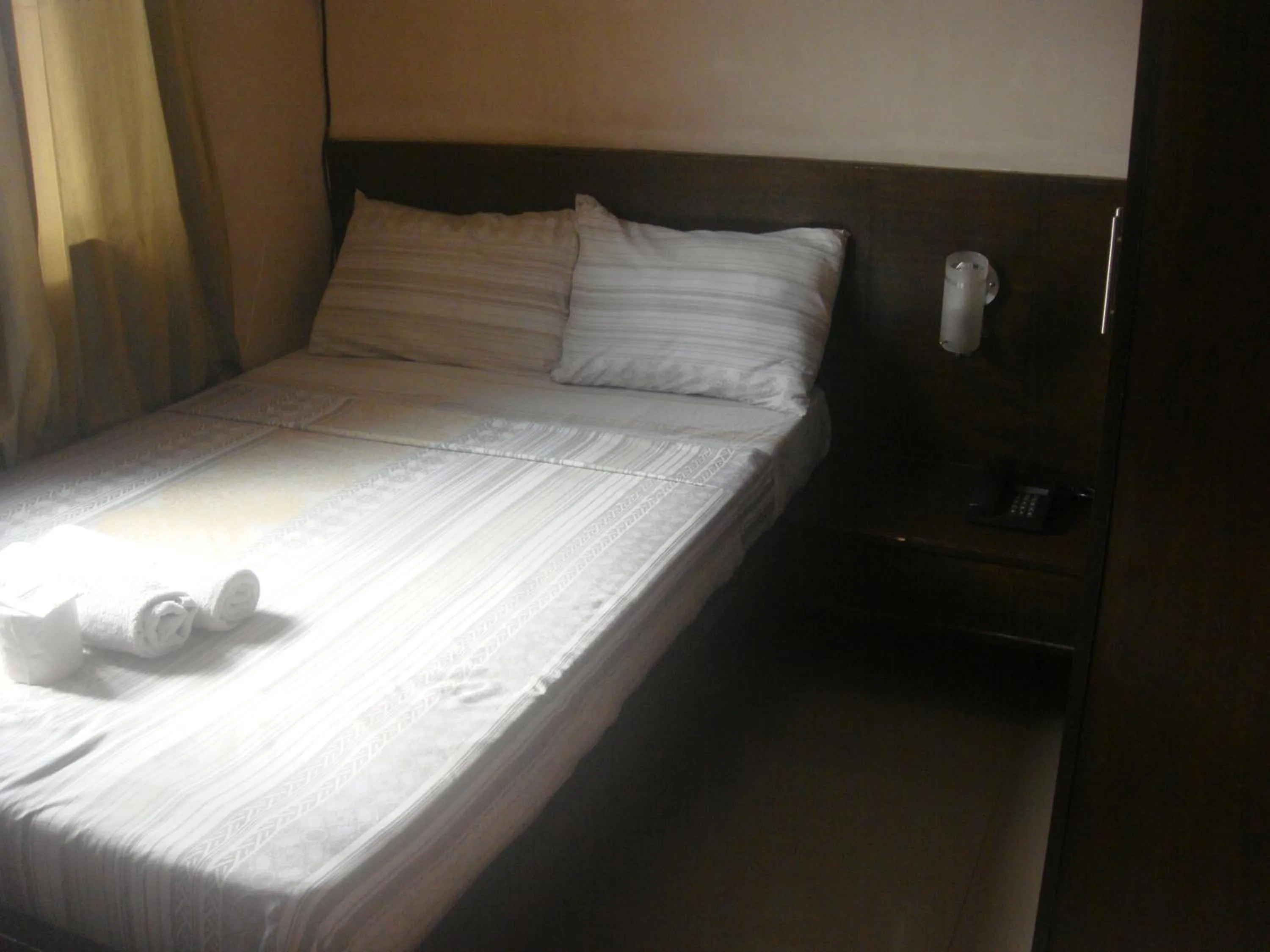 Bed in Hidden Pearl Hotel (Janus Luxury Suites)