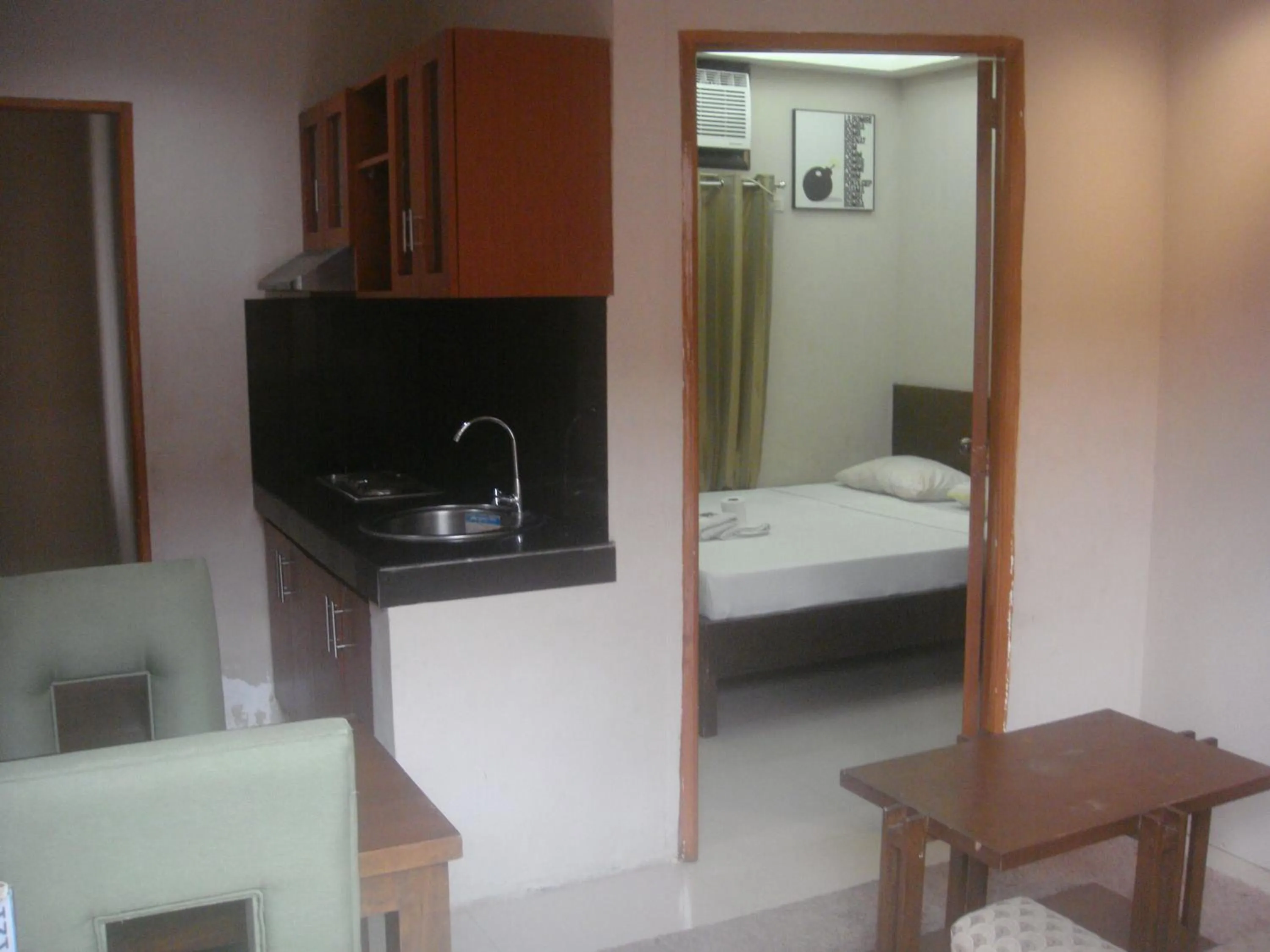 Kitchen or kitchenette, Bed in Hidden Pearl Hotel (Janus Luxury Suites)